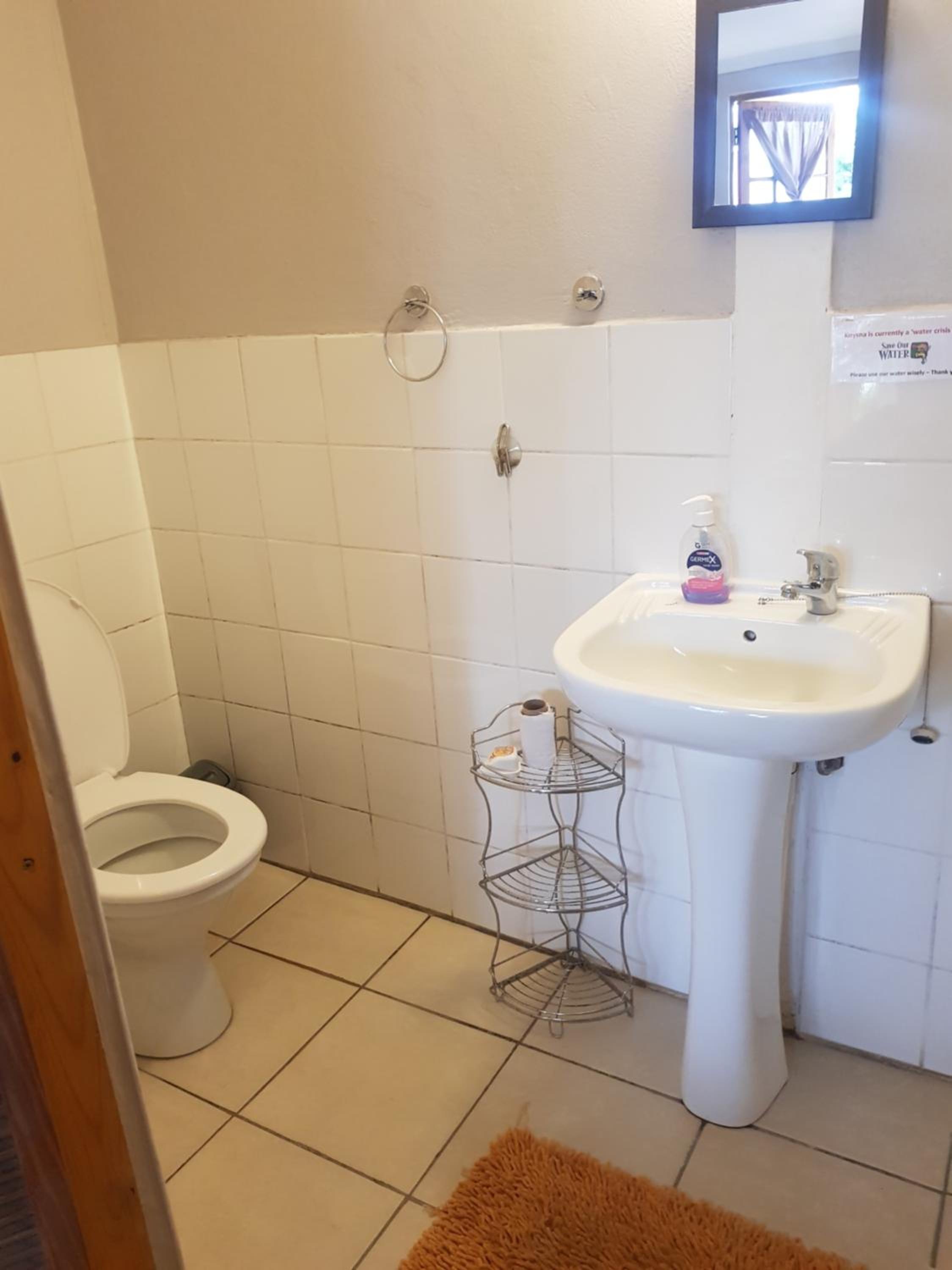 Double or Twin Room with Private Bathroom - Photo 9