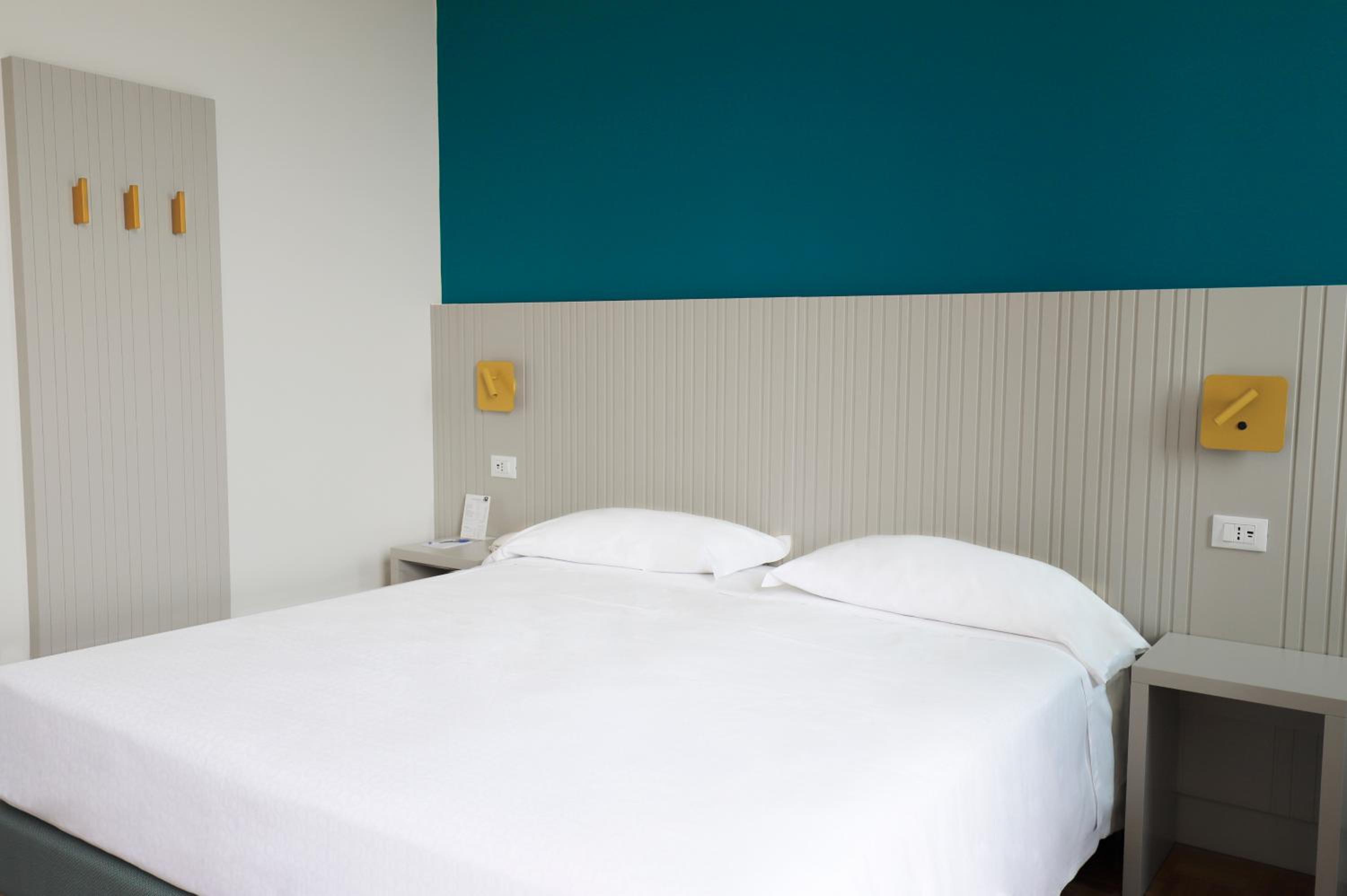 Double Room with Lake View - Photo 1