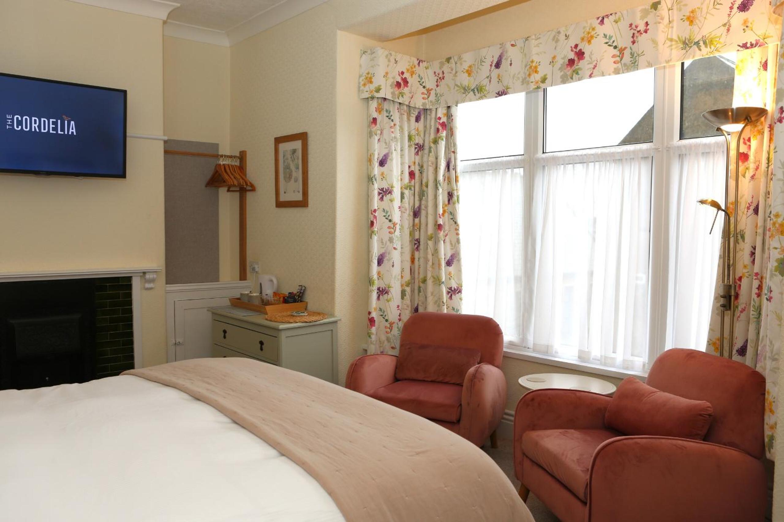 Deluxe King Room - Photo 1