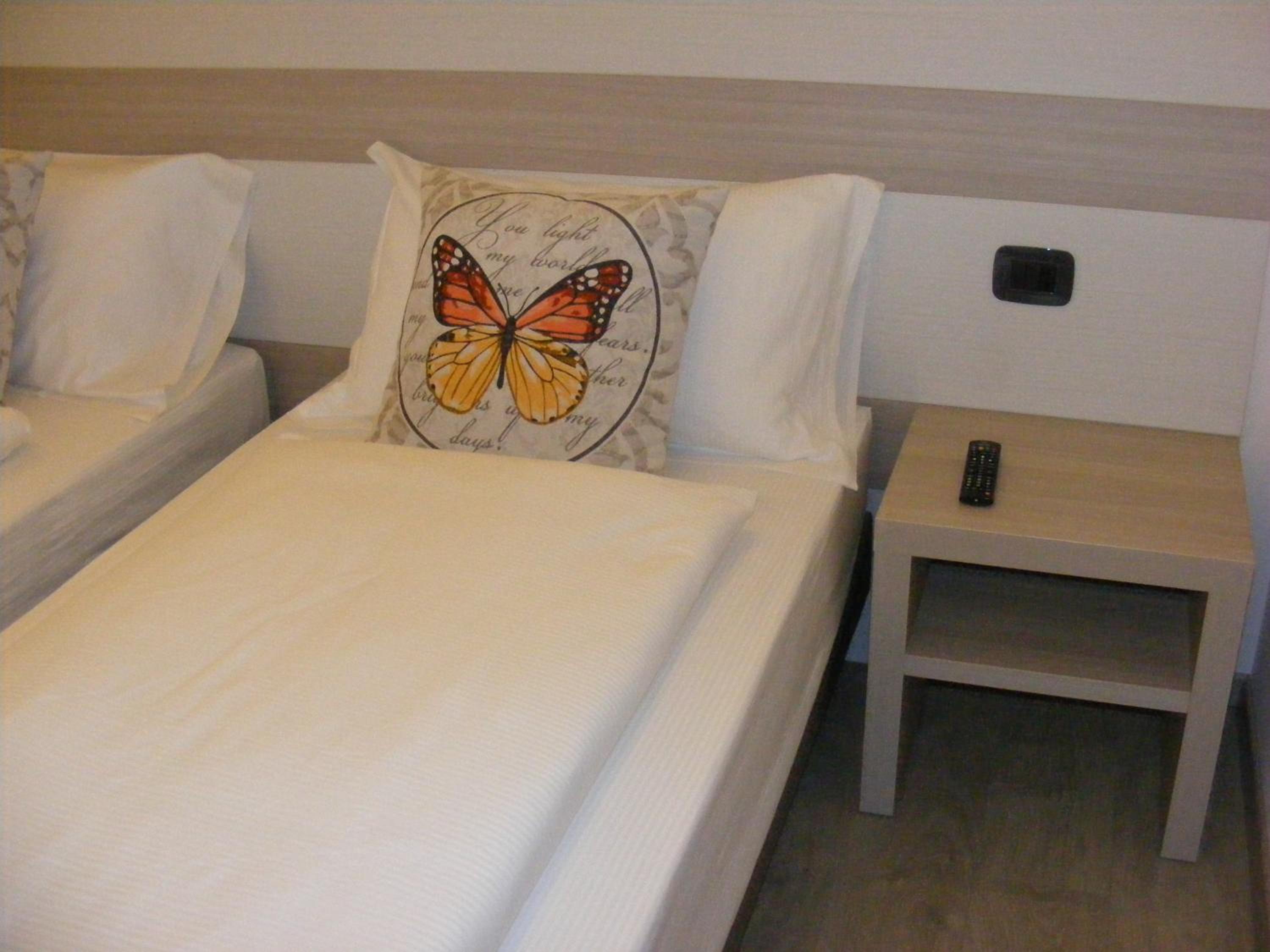 Single Room with Private Bathroom photo 2