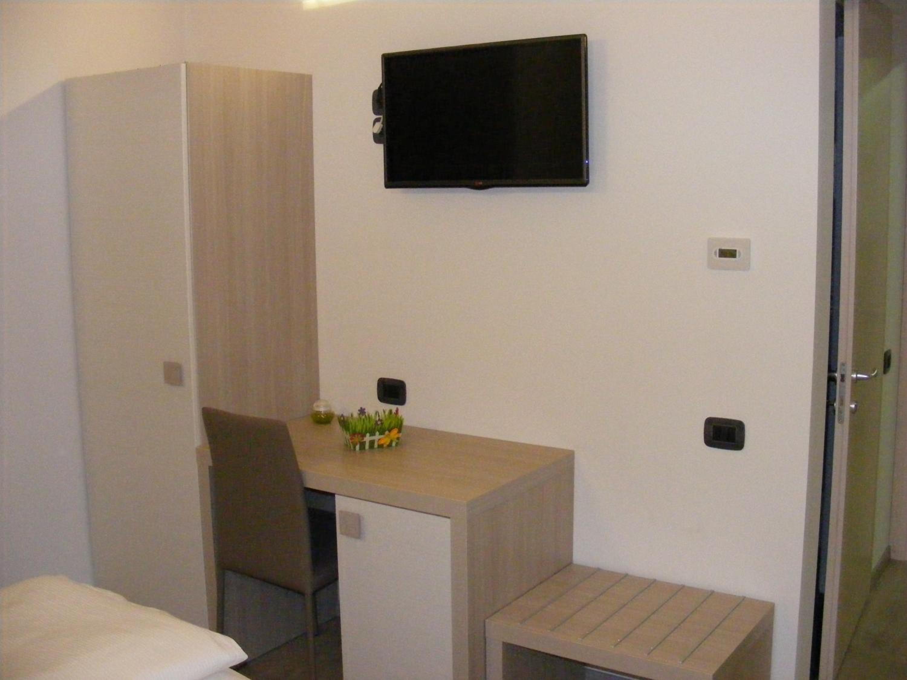 Double or Twin Room with Private Bathroom - Photo 1