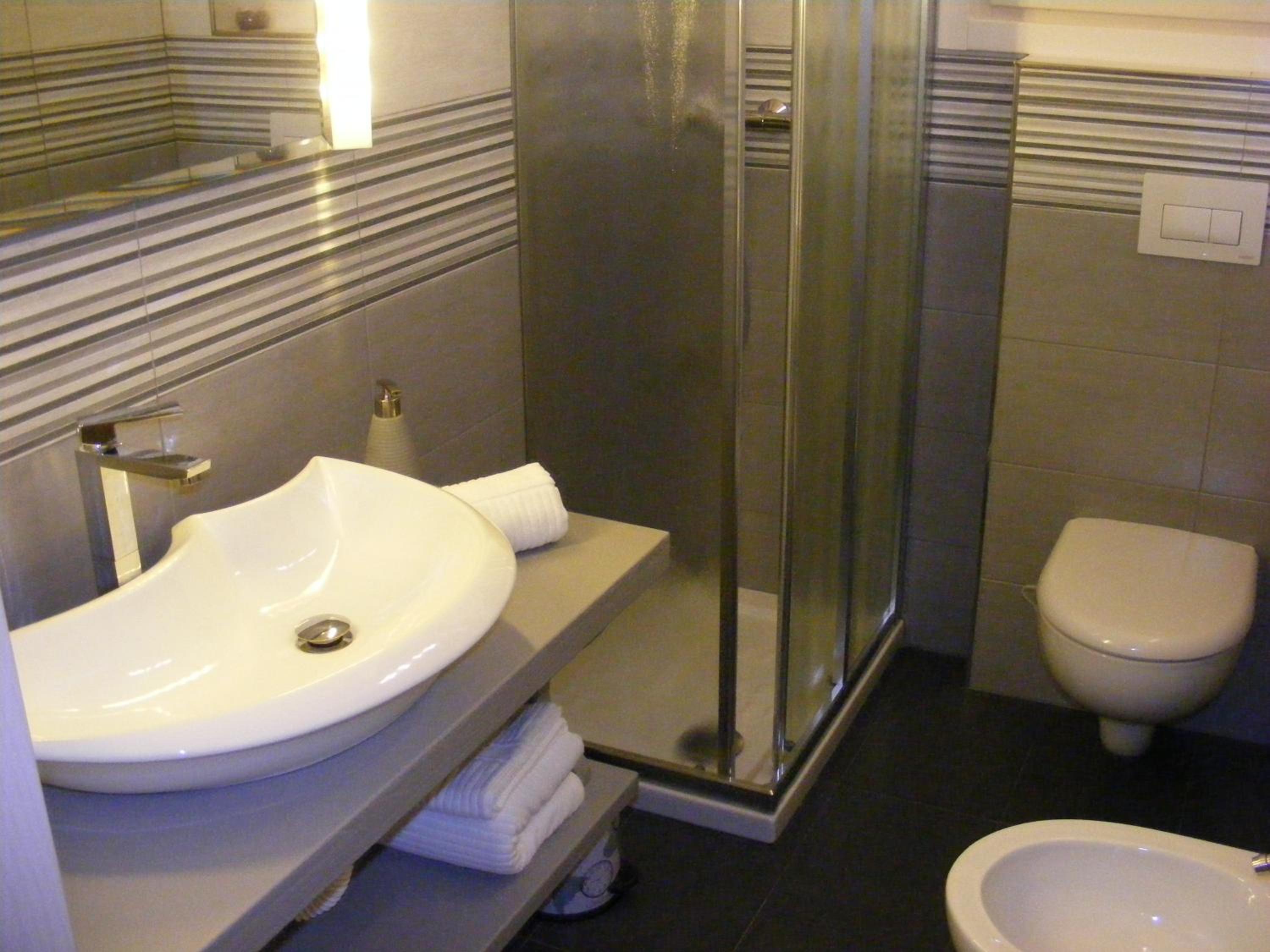 Single Room with Private Bathroom photo 3
