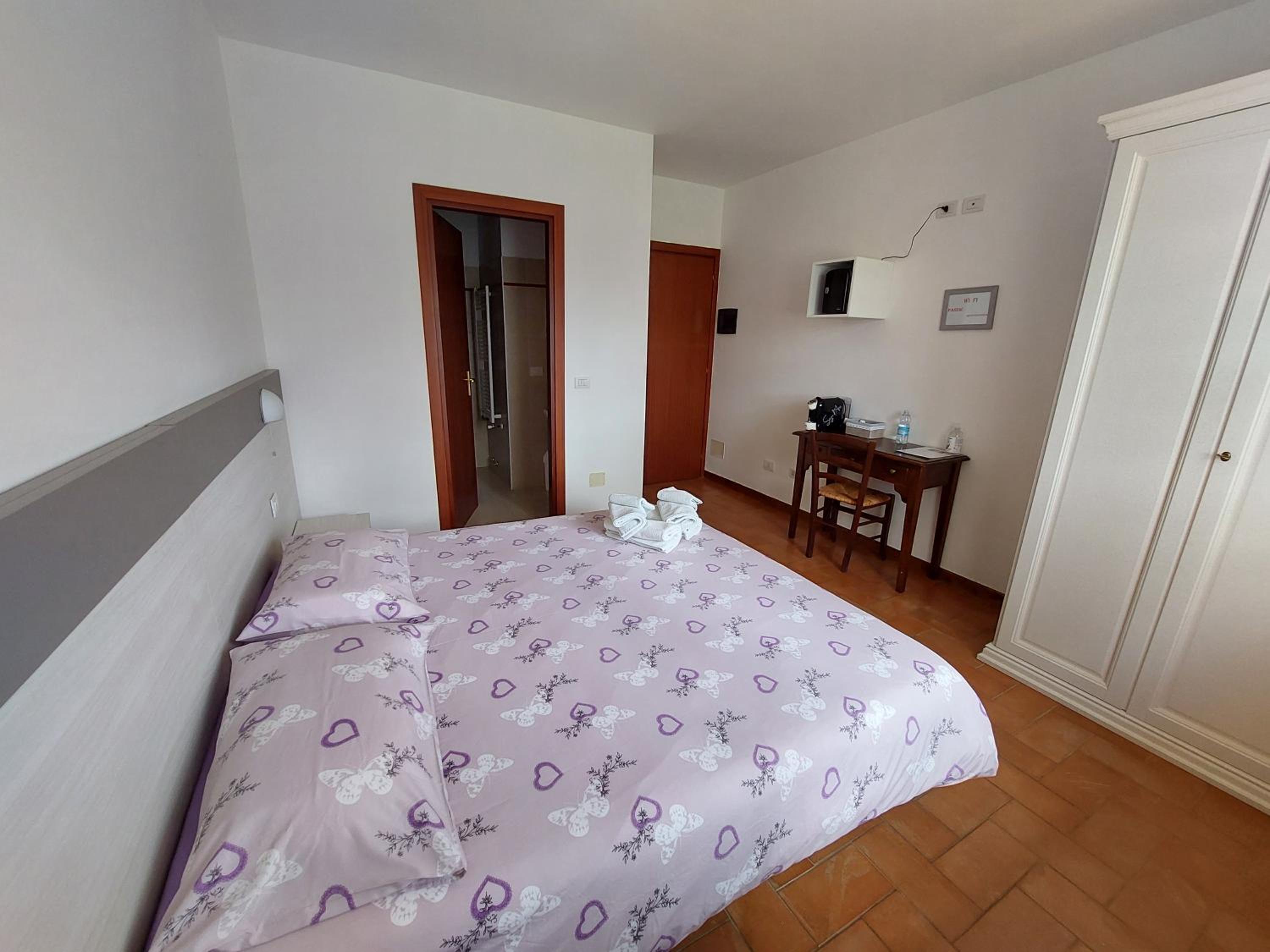 Double or Twin Room - Photo 4