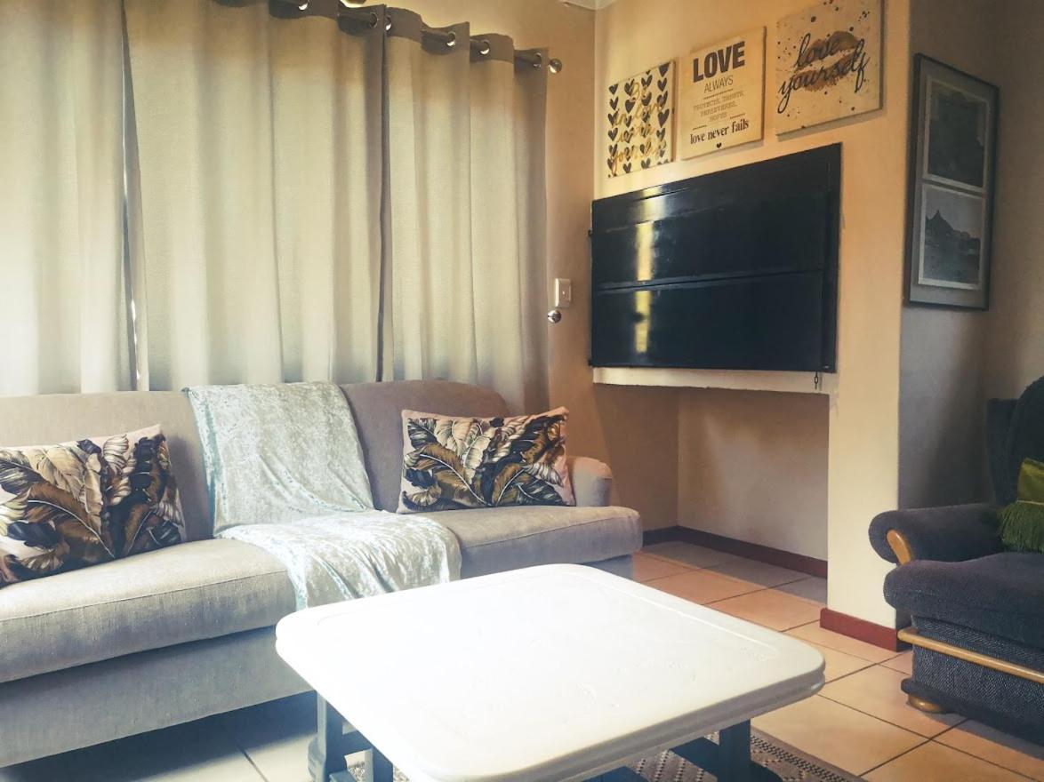 Family Room photo 3