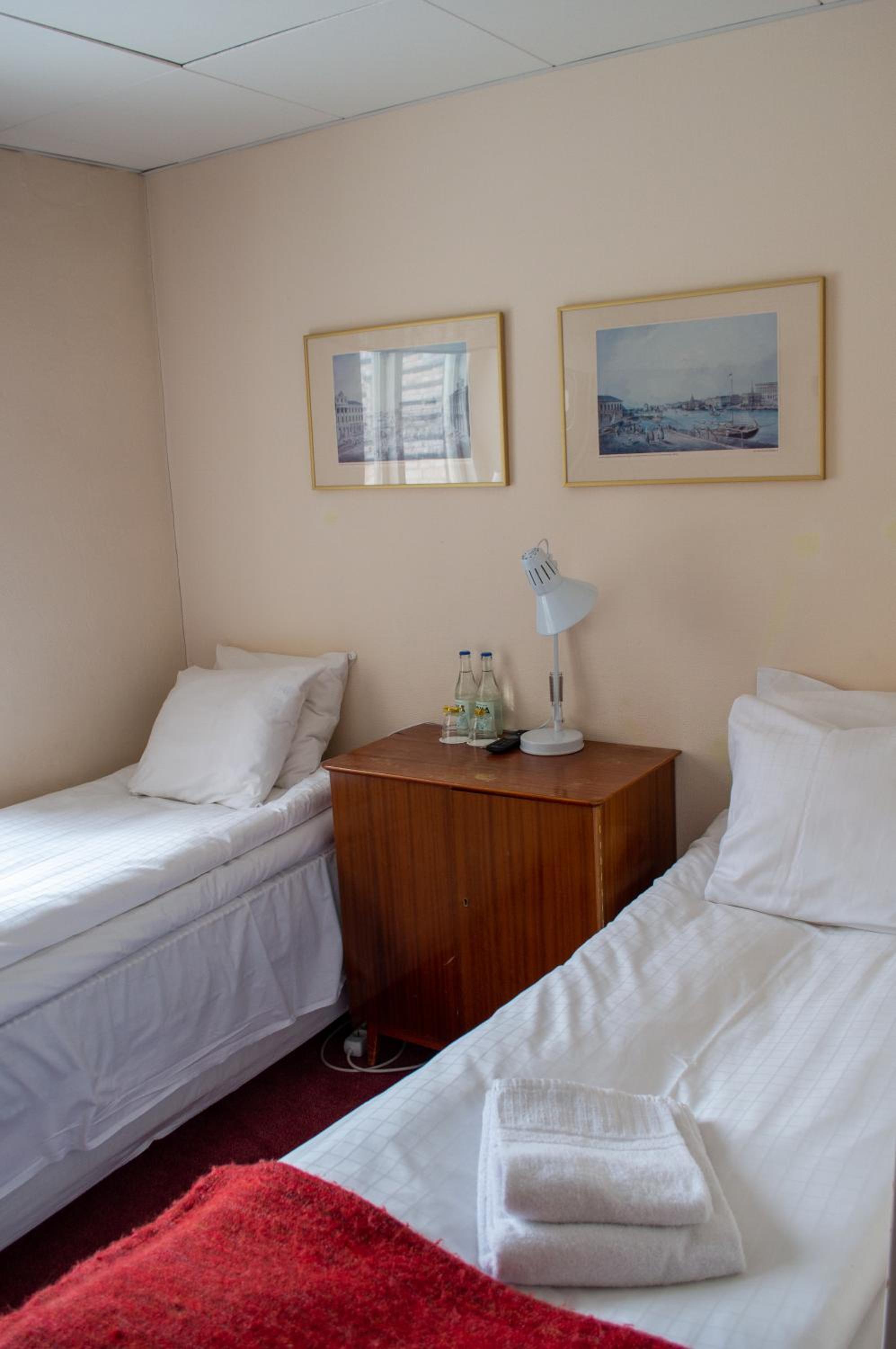 Budget Double Room - Photo 3