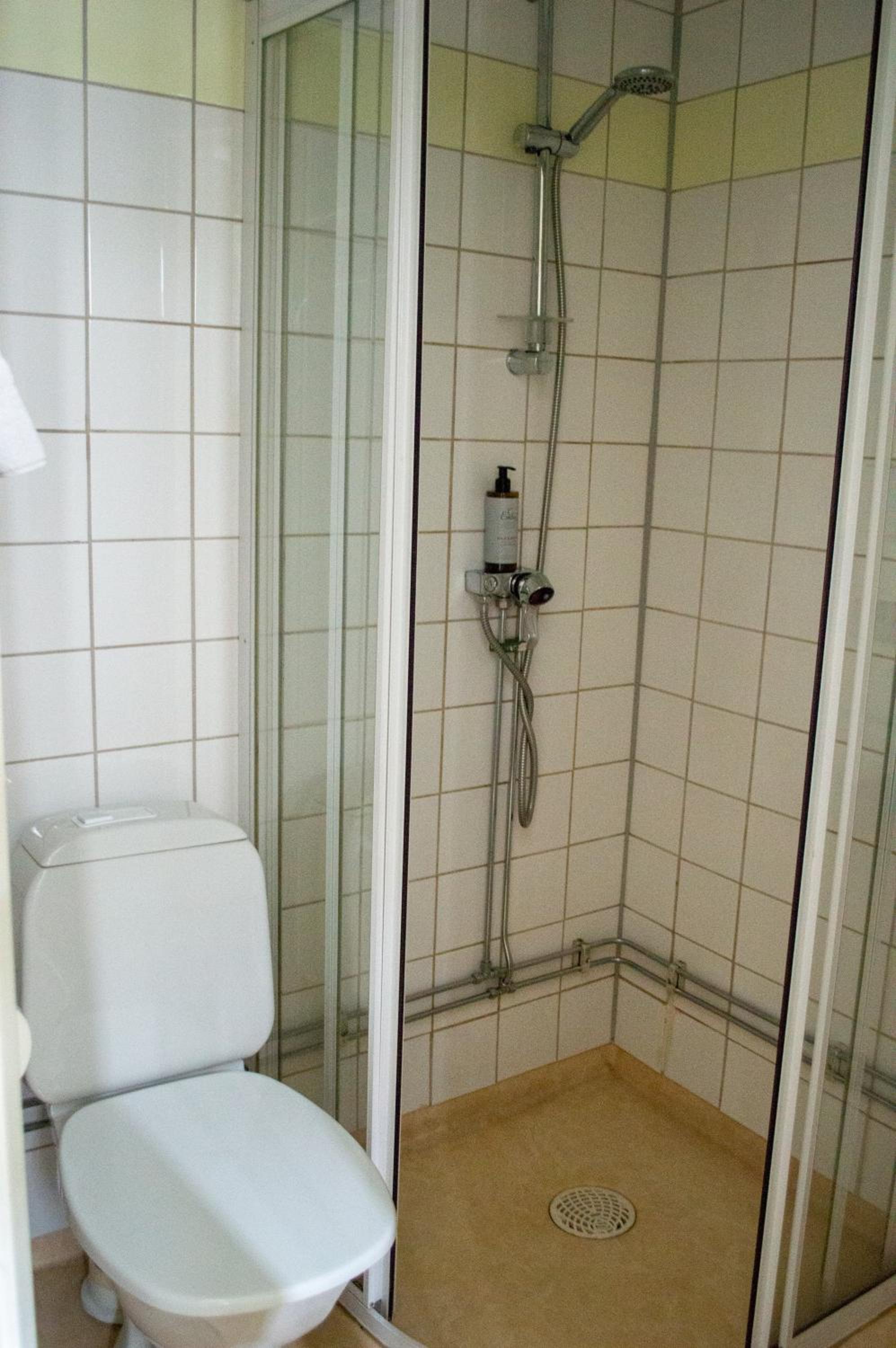 Budget Double Room - Photo 8