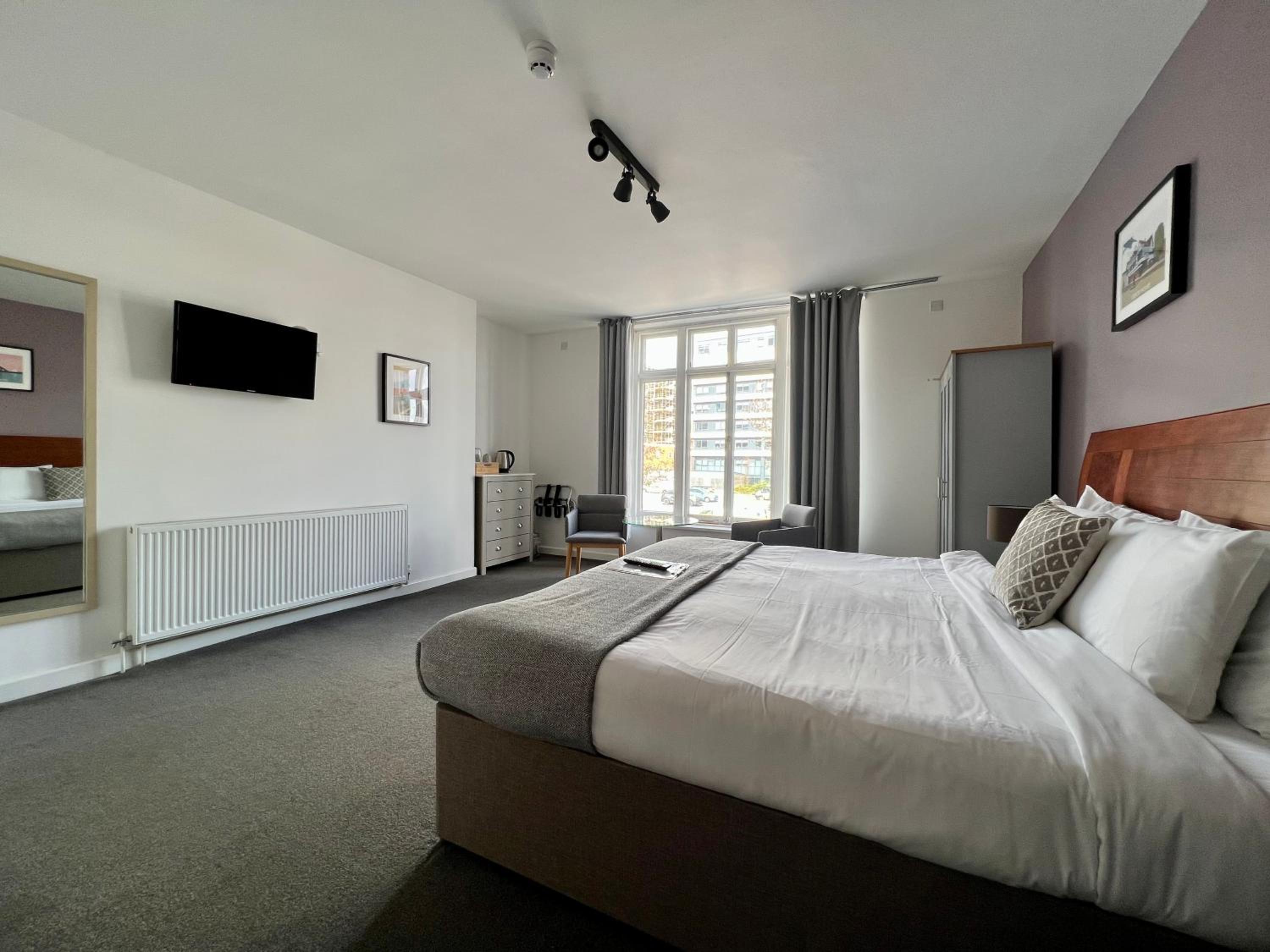 Standard King Room photo 2