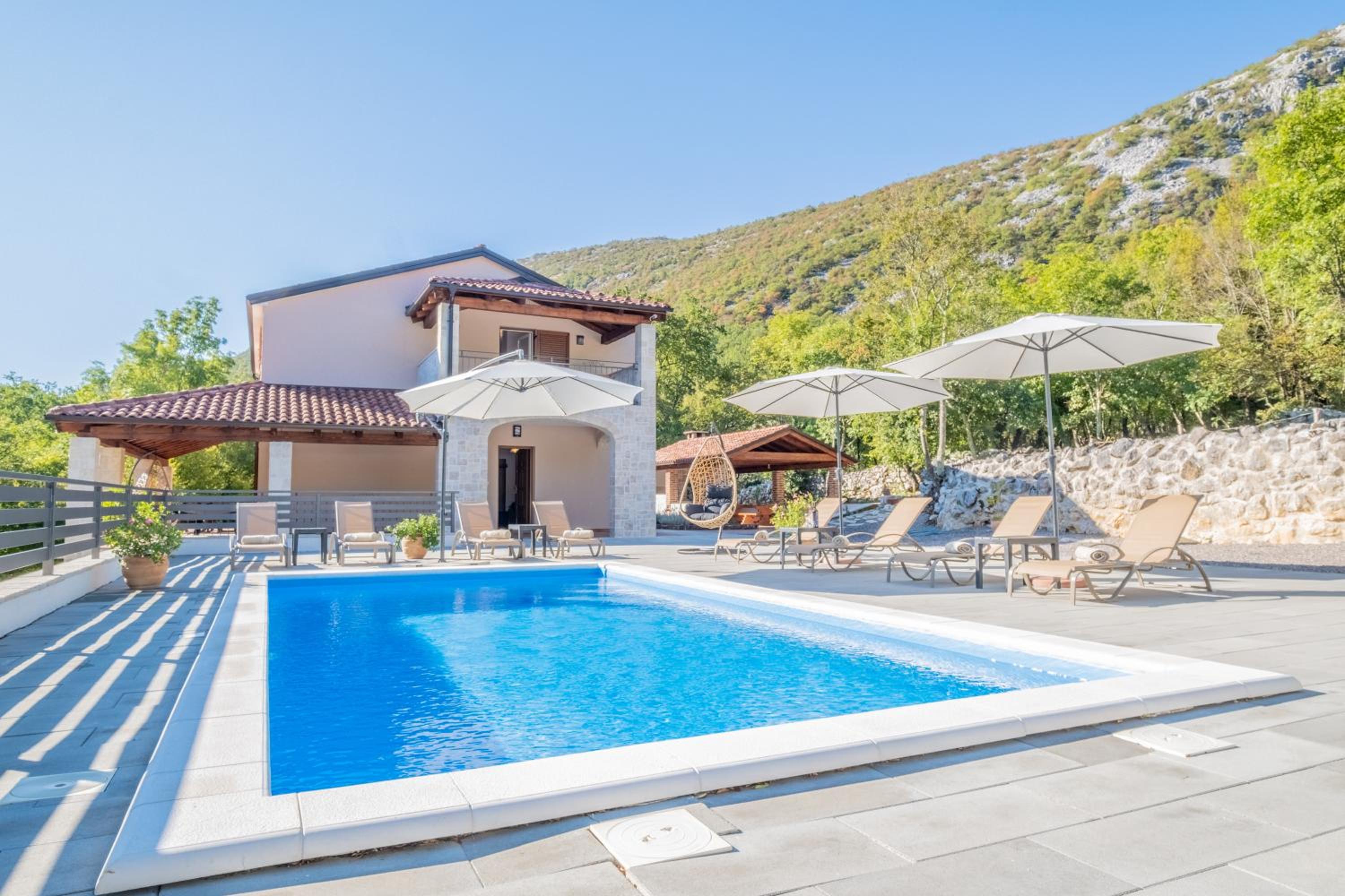 Villa photo 2