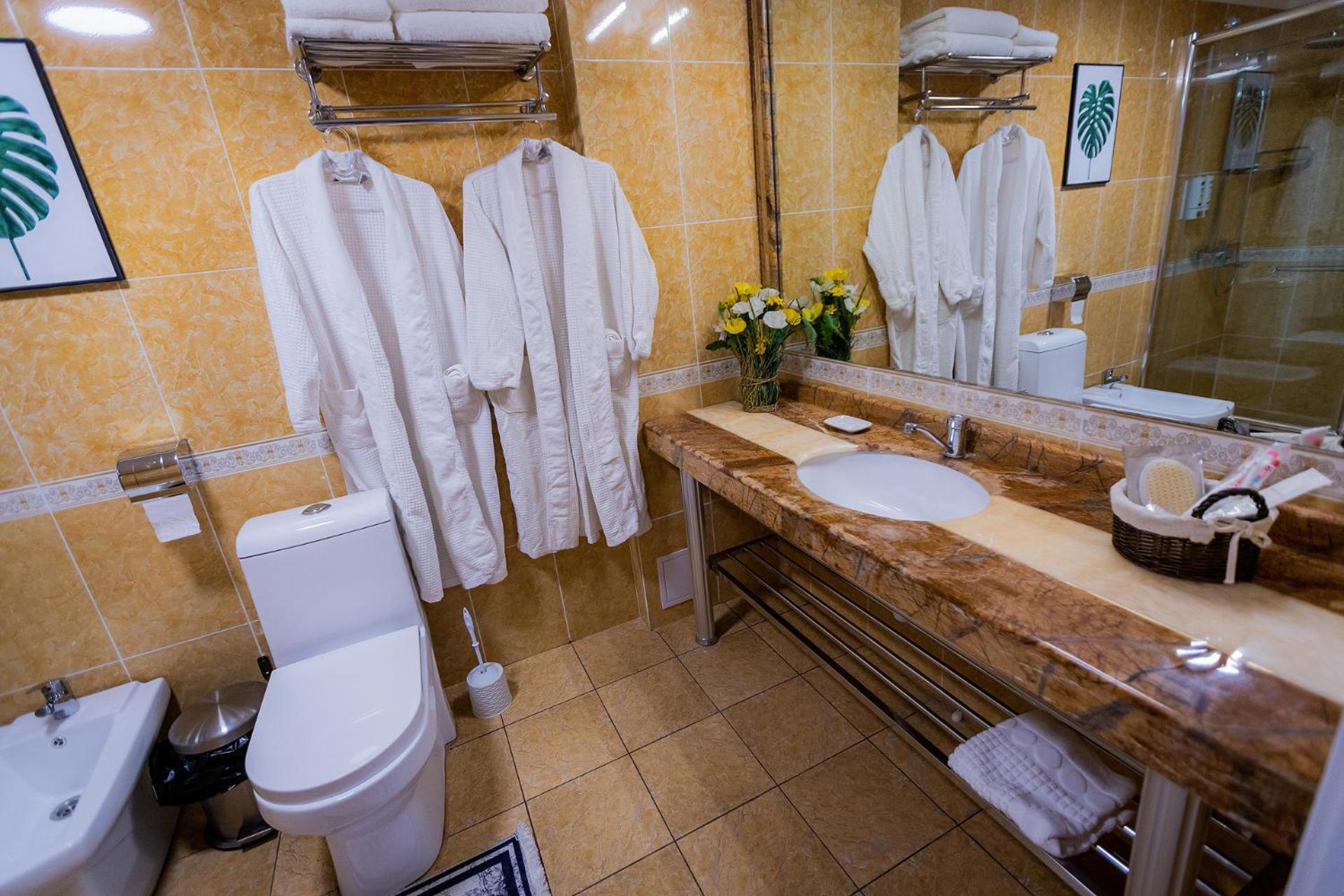 Suite with Twin Beds - Photo 3