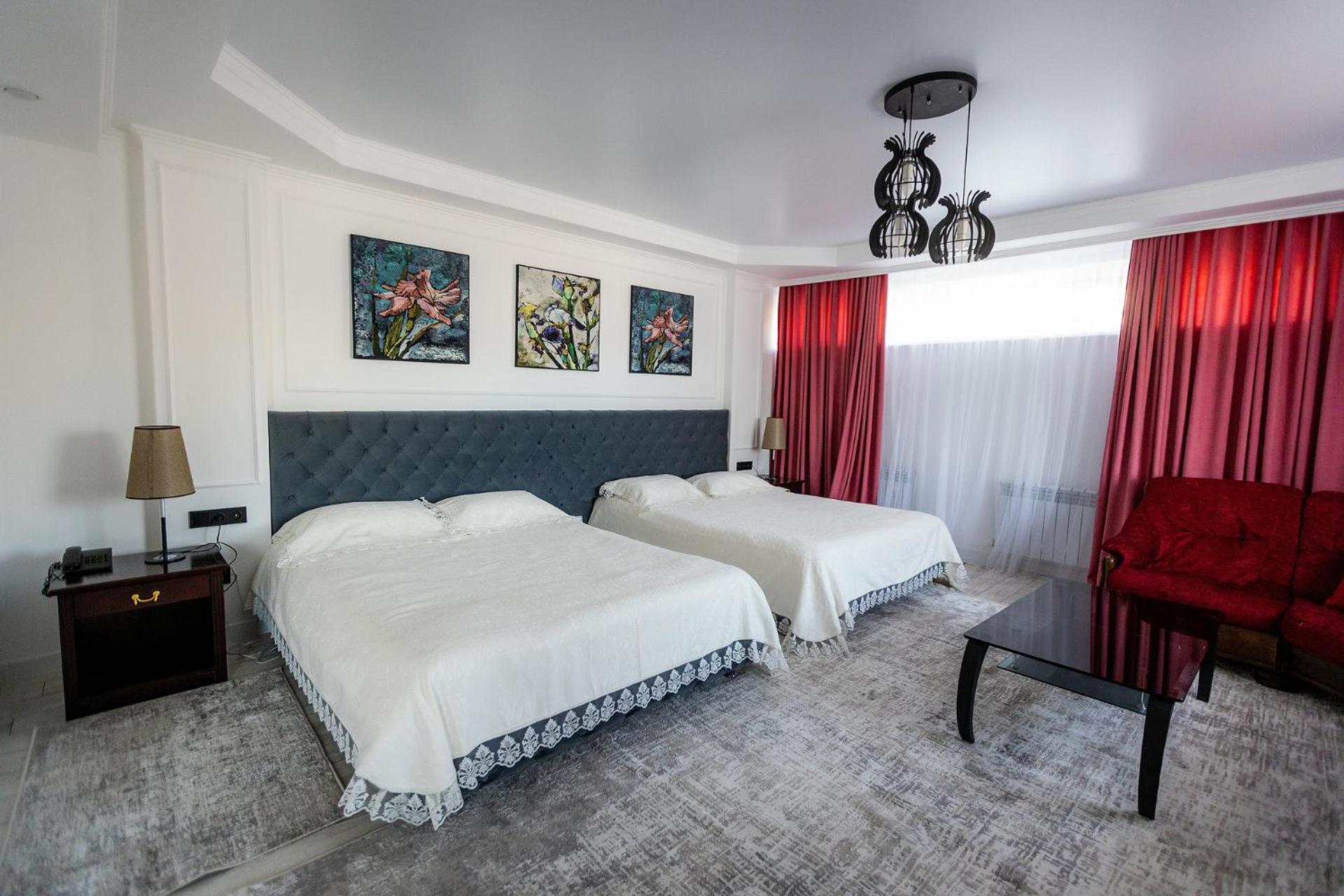 Suite with Twin Beds - Photo 4