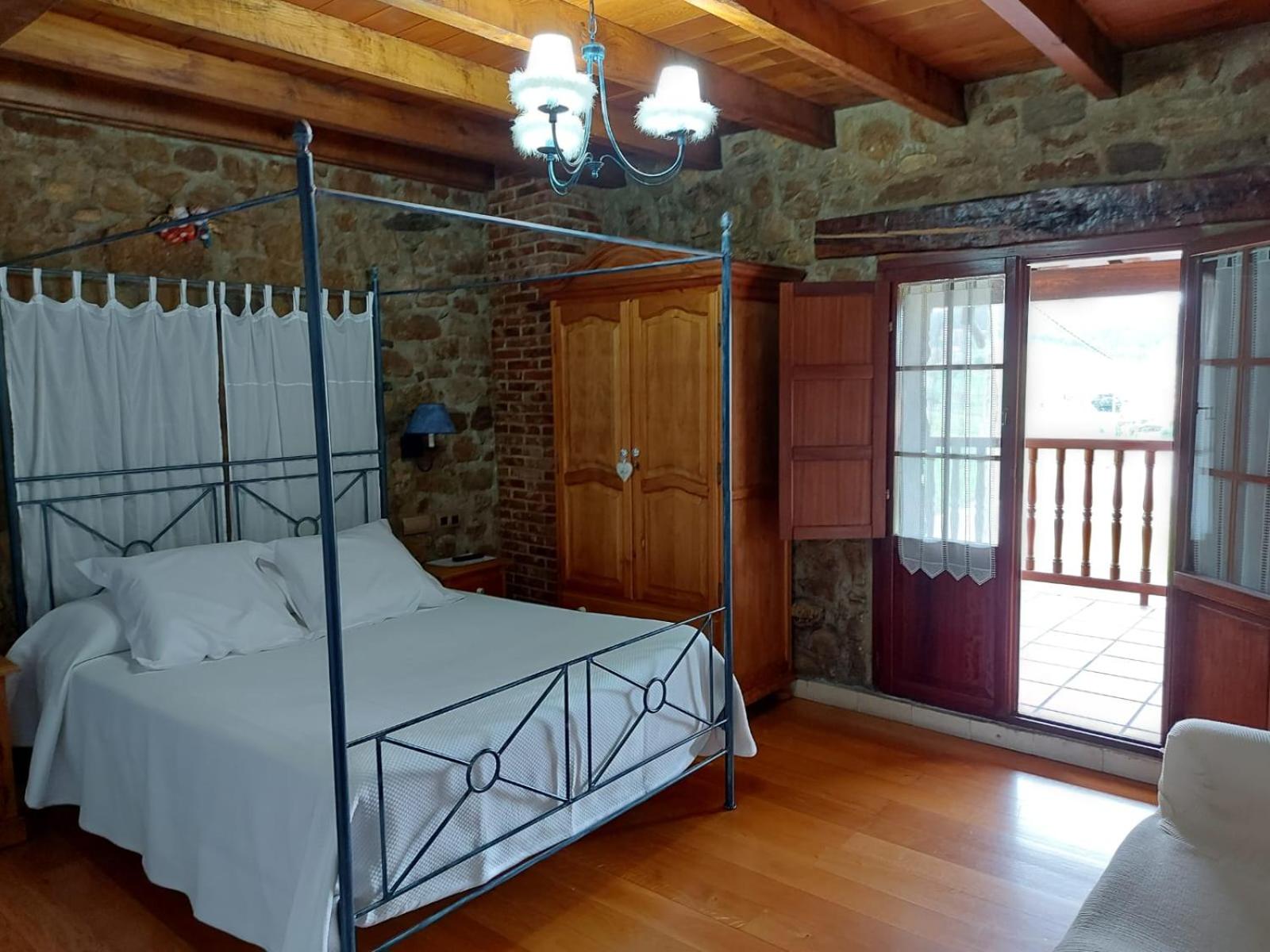 Habitación Doble con Terraza y Bañera de Hidromasaje