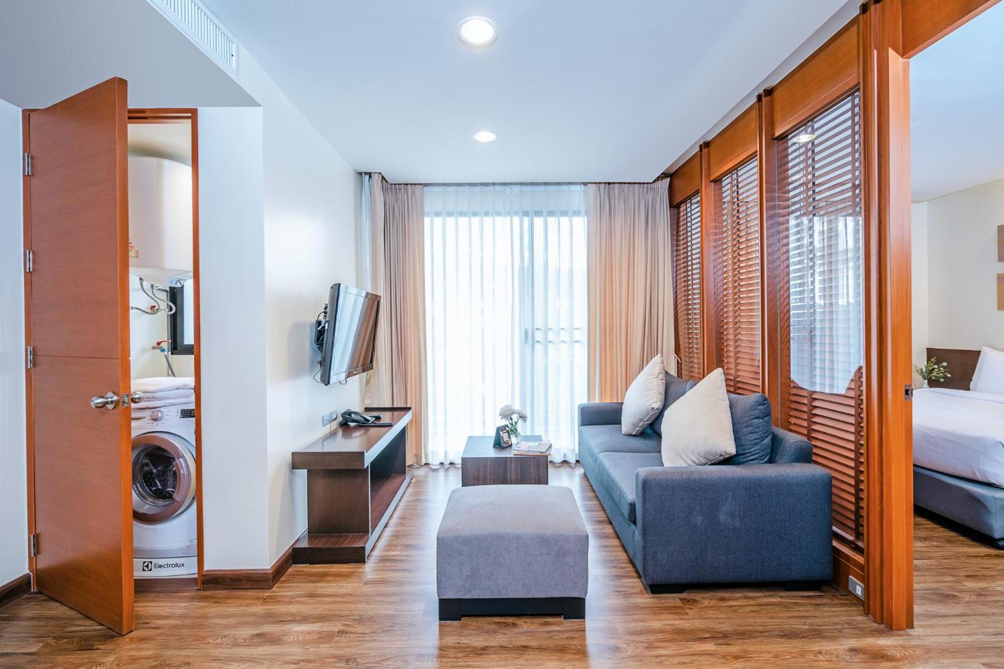 1-Bedroom Deluxe Suite with City View photo 3