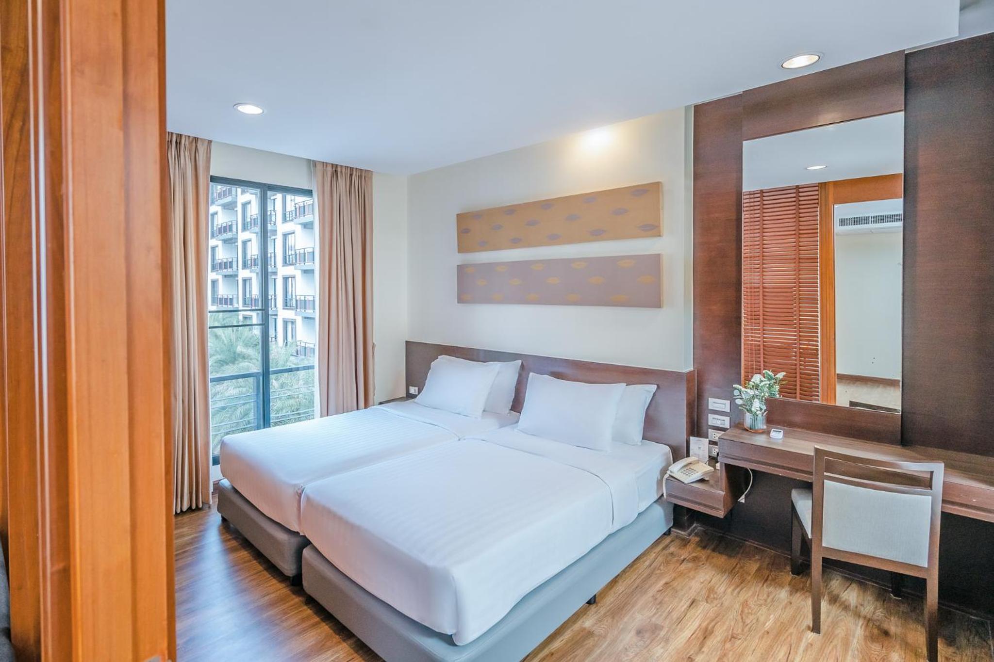 1-Bedroom Deluxe Suite with City View - Twin photo 2