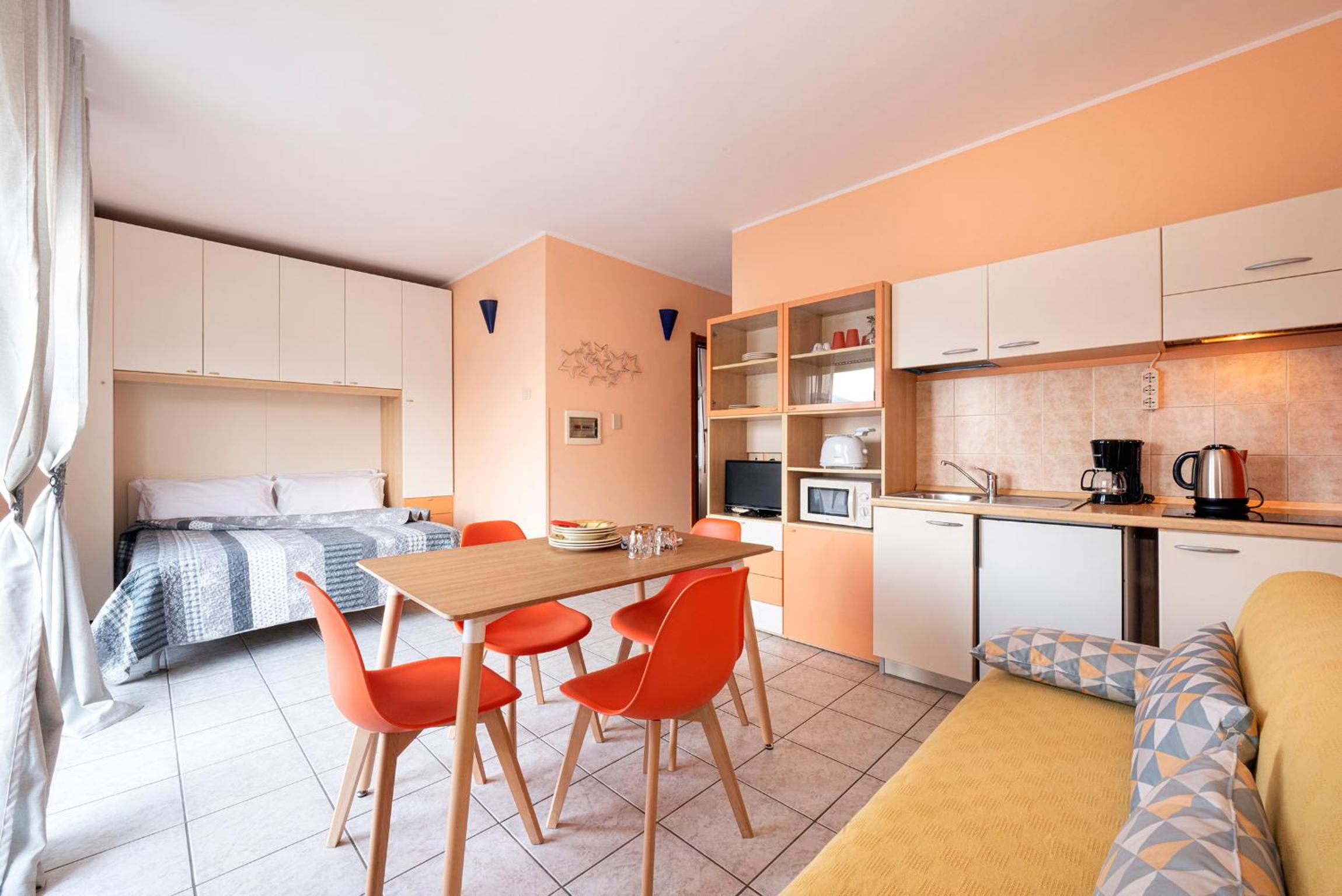 One-Bedroom Apartment with Lake View Terrace (6 Adults)