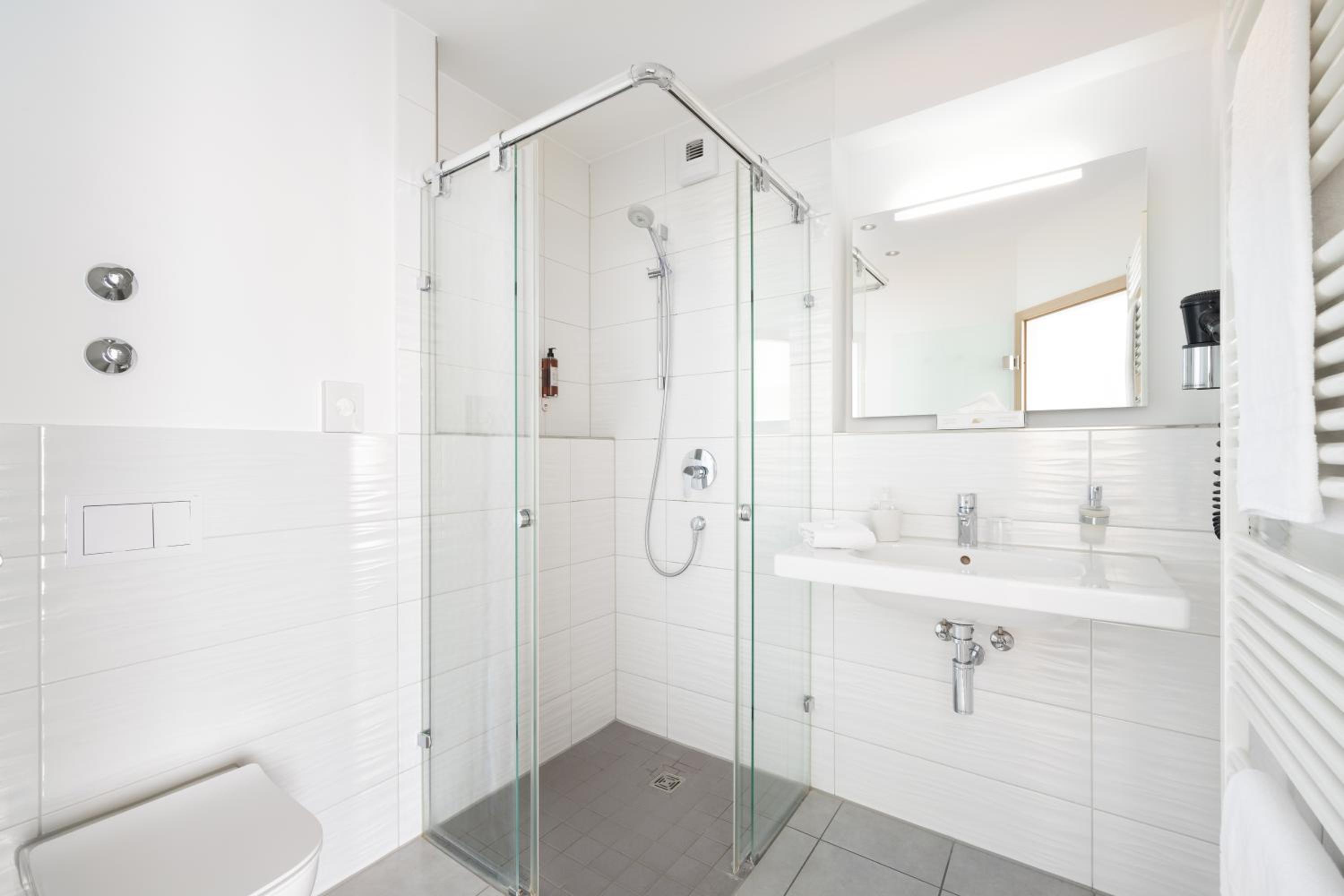 Standard Double Room - Photo 5