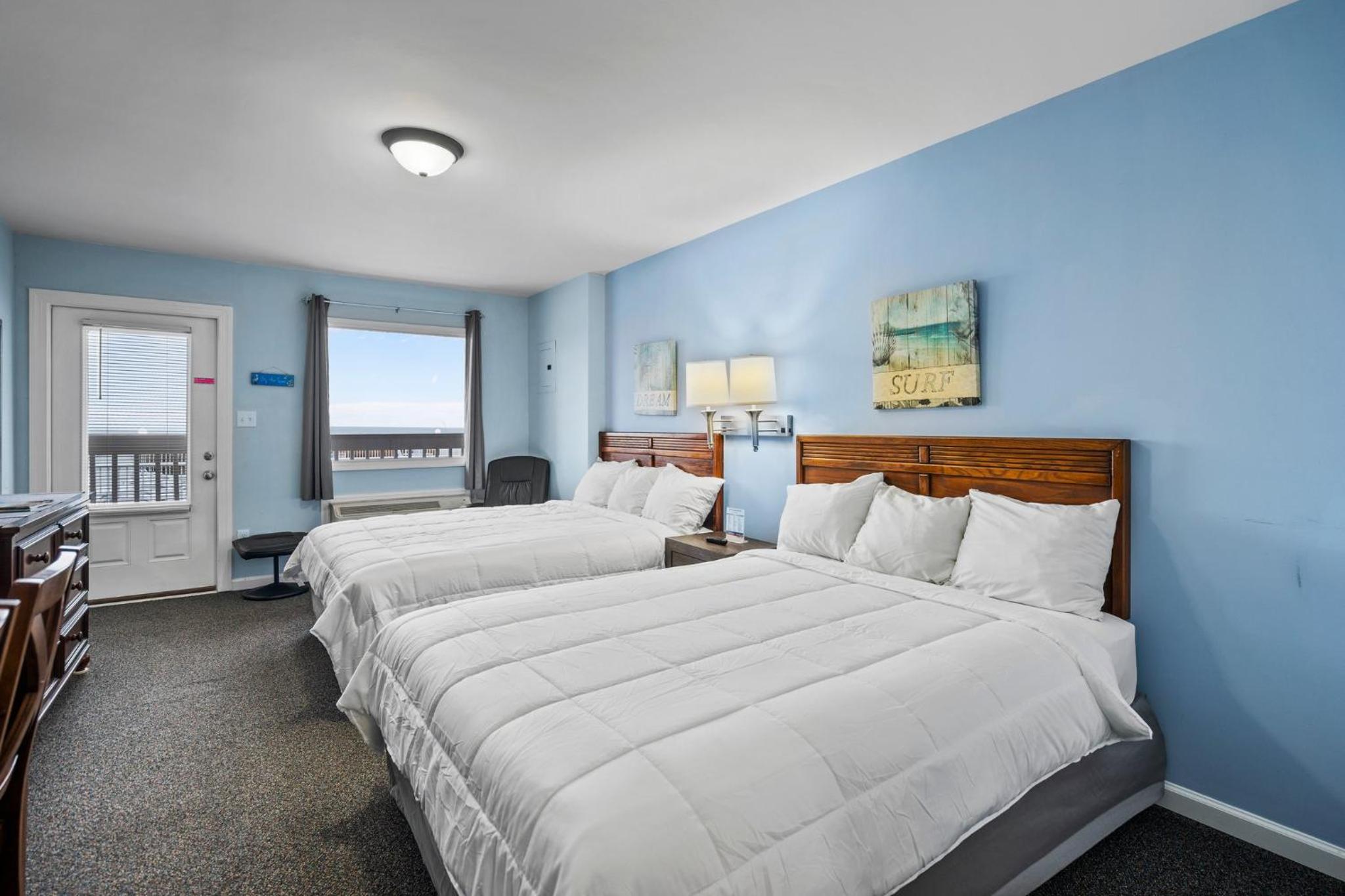 Queen Room with Two Queen Beds photo 1
