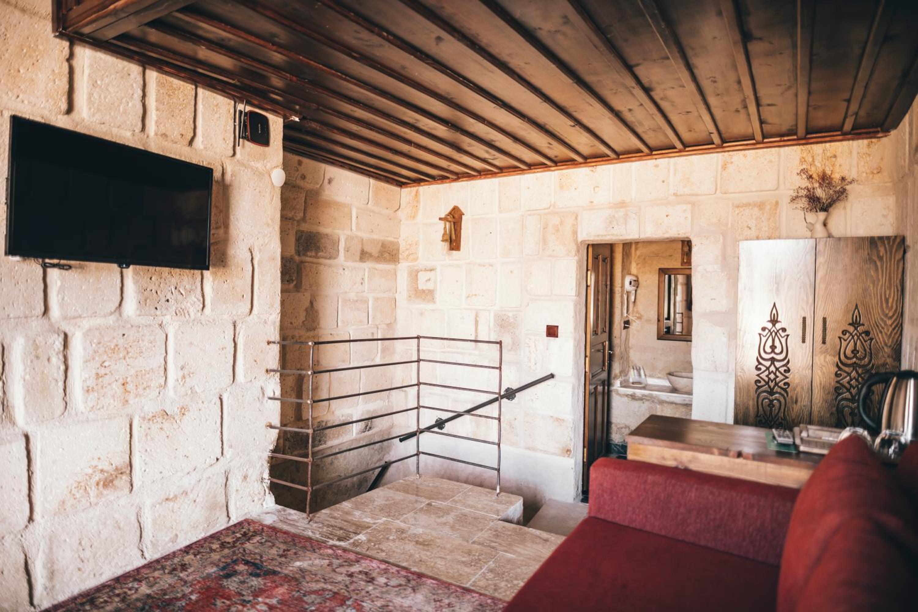 Deluxe Double Room (2 Adults + 1 Child) - Photo 12