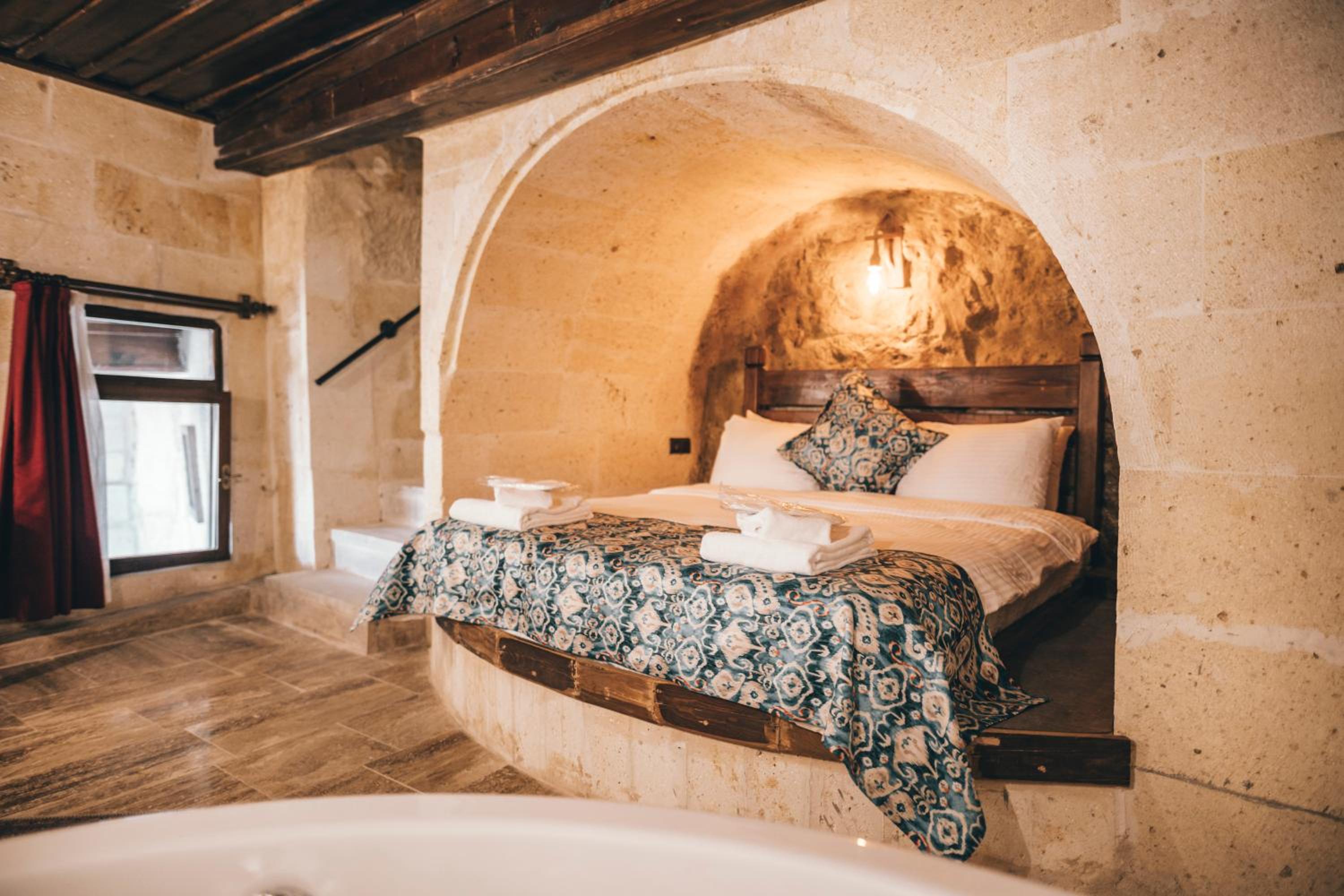 Deluxe Double Room (2 Adults + 1 Child) - Photo 9