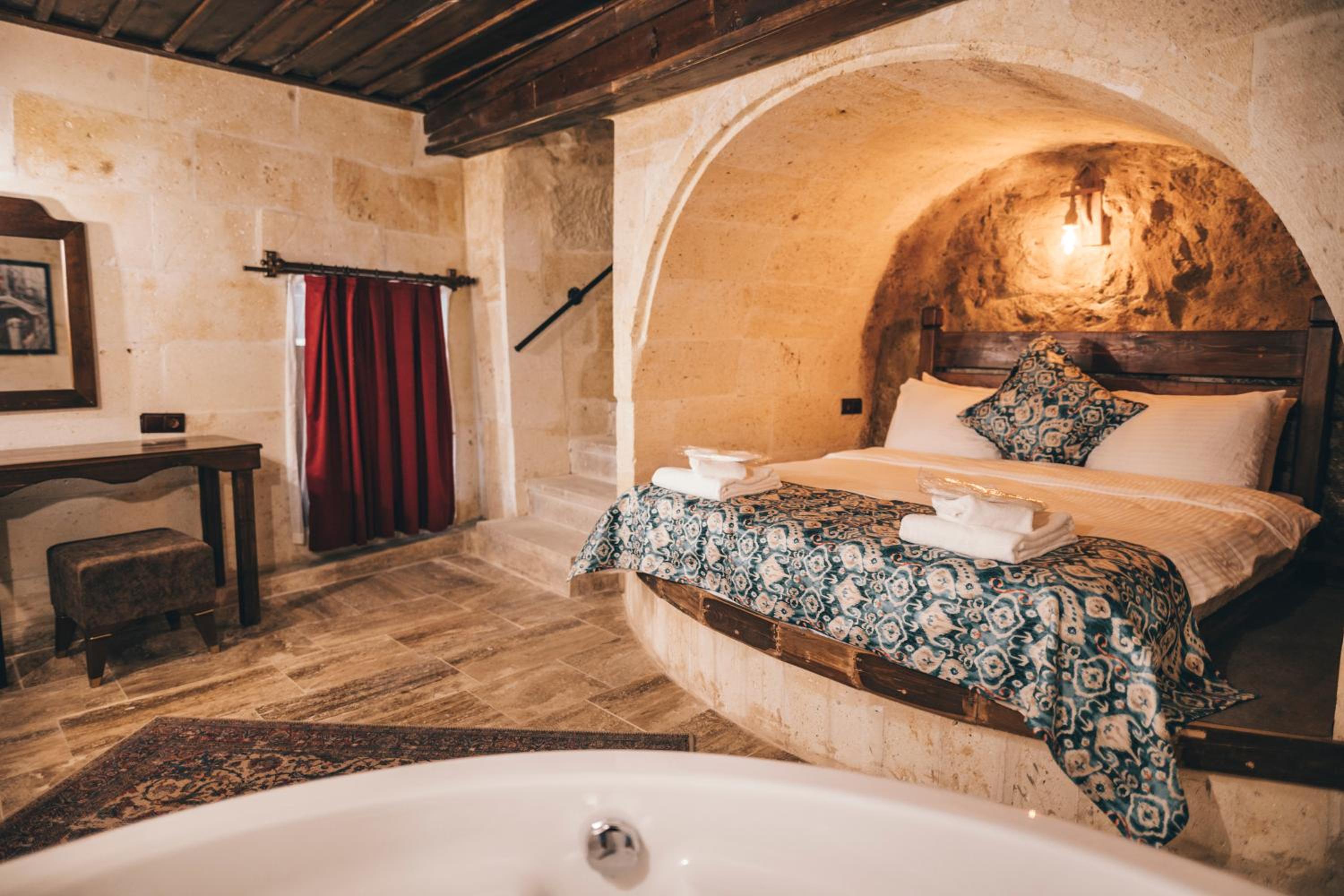 Deluxe Double Room (2 Adults + 1 Child) - Photo 7