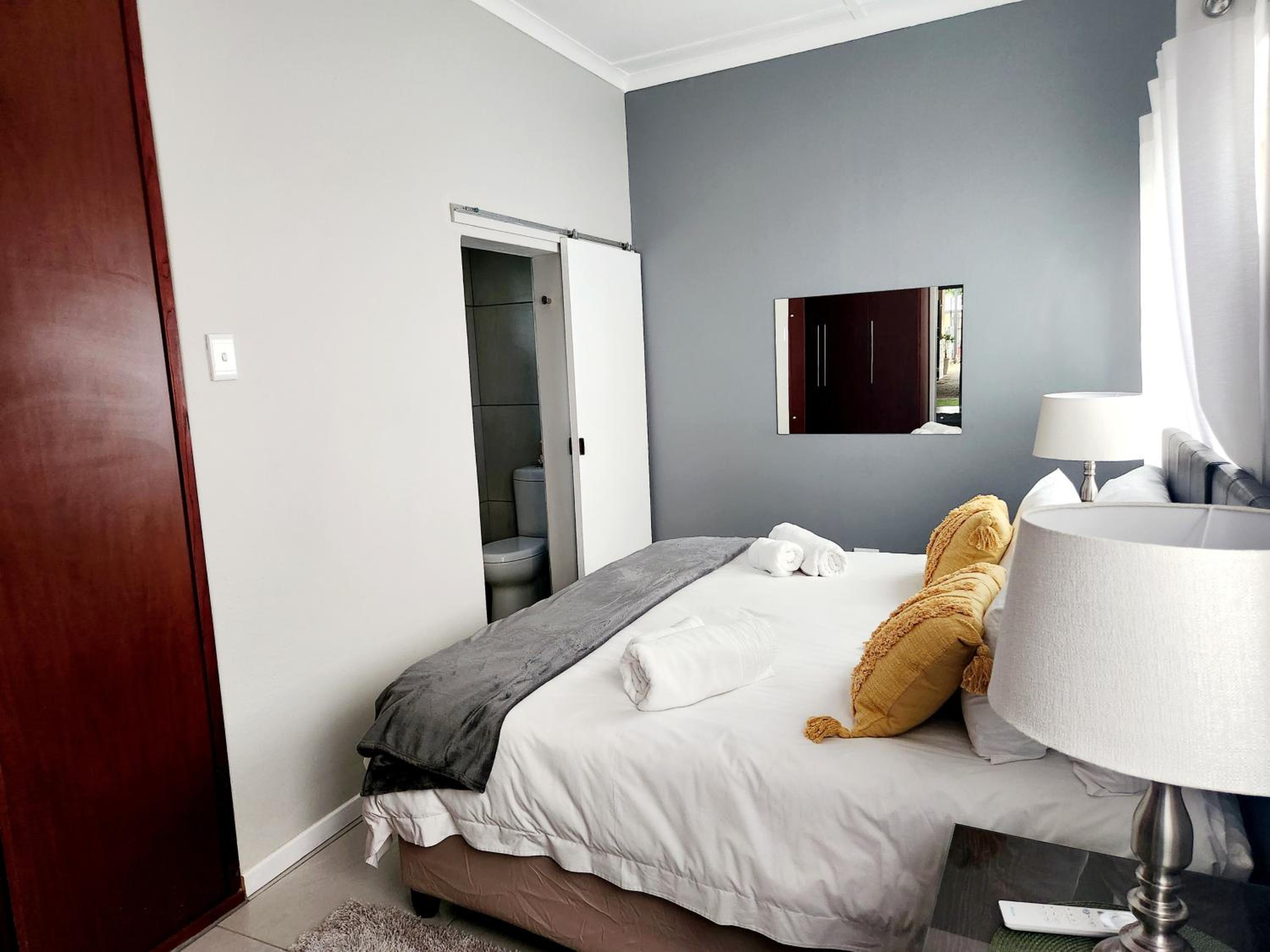 One-Bedroom Apartment photo 2