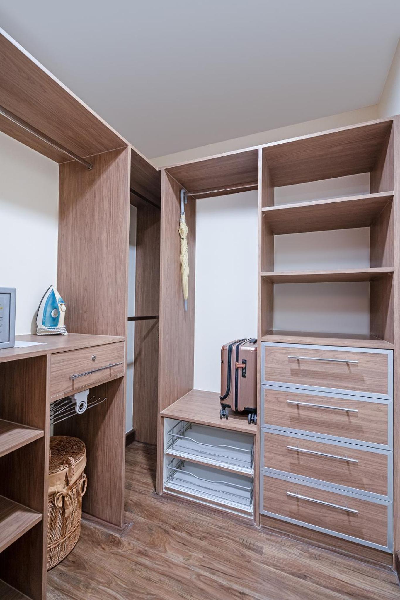 1 Bedroom Executive Suite photo 3