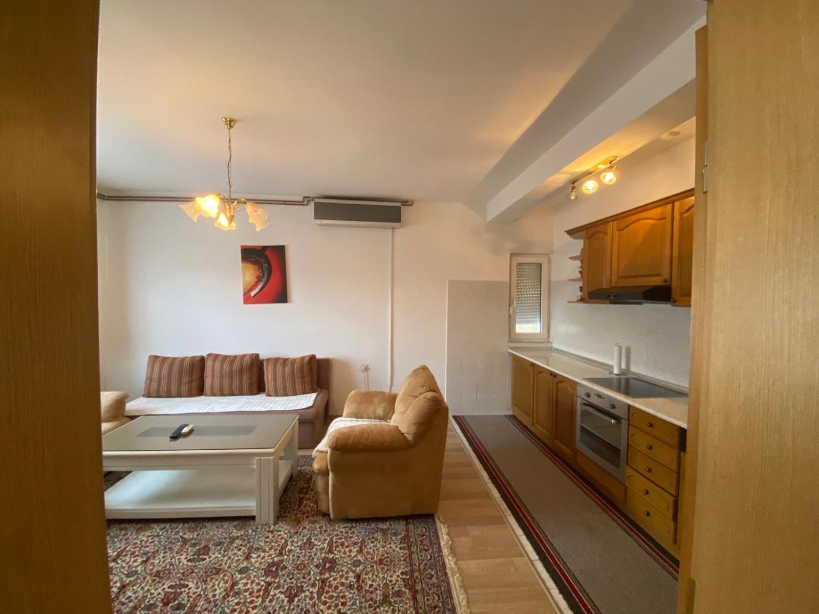 One-Bedroom Apartment photo 1