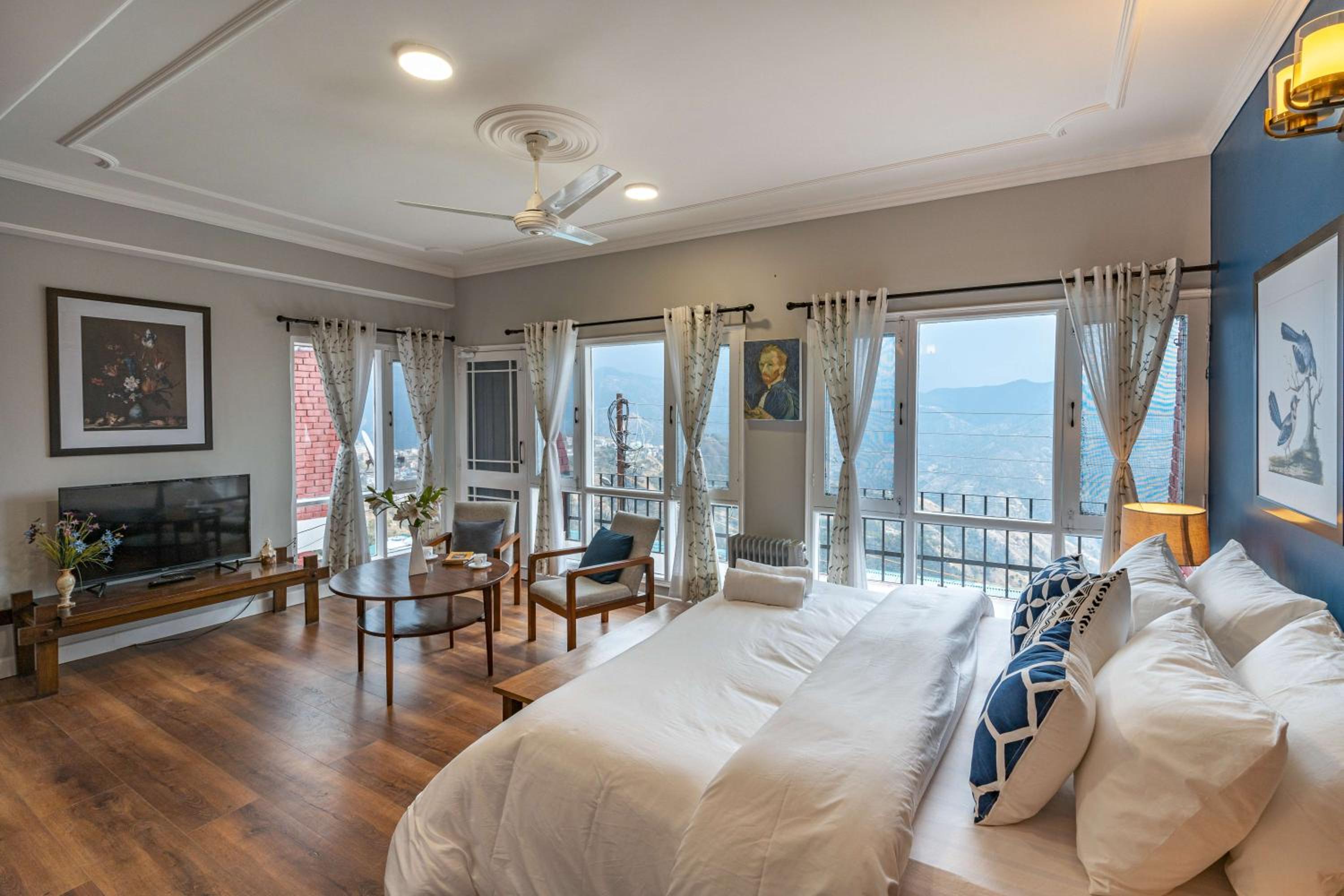 Deluxe Double Room with Balcony photo 1
