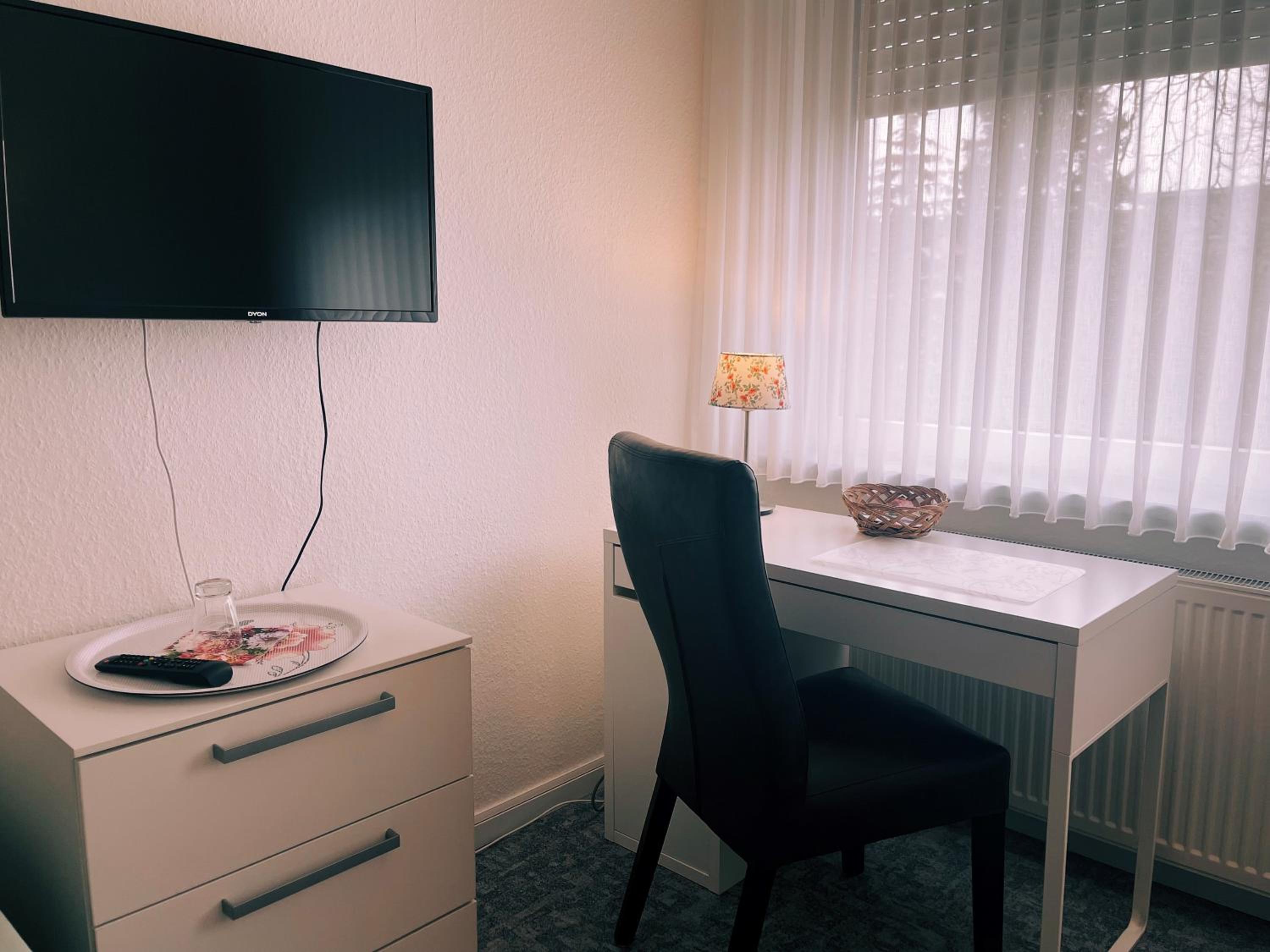 Budget Double Room photo 3