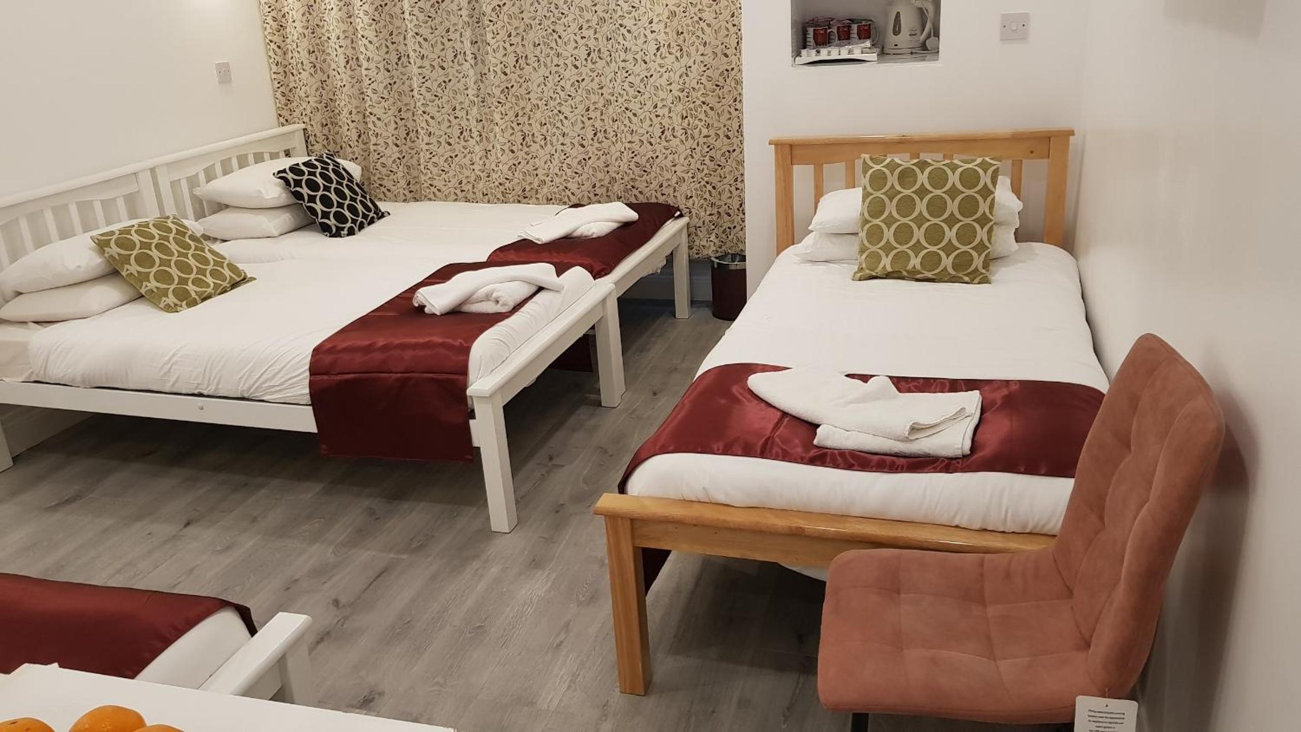 Quadruple Room with Private Bathroom photo 1