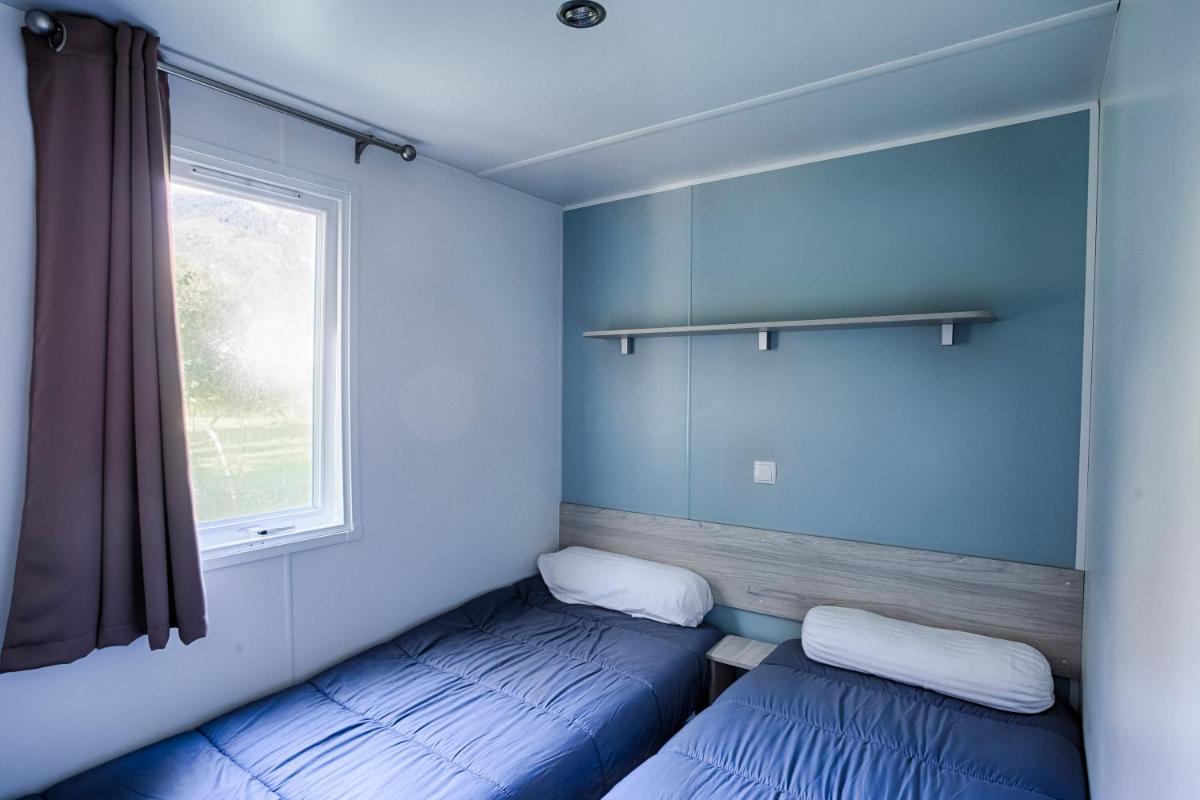 Mobile Home photo 3