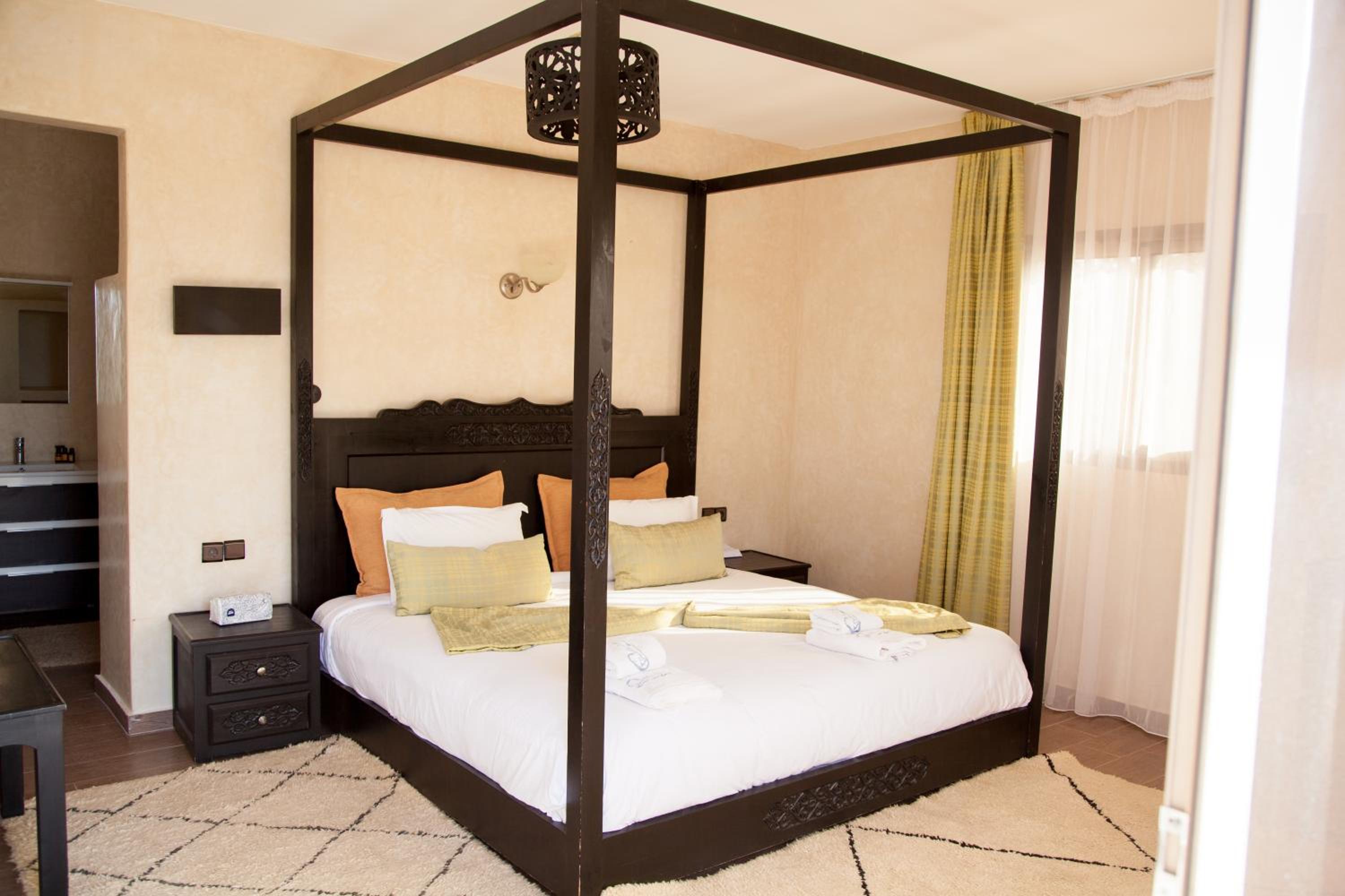 Deluxe Suite - Photo 7
