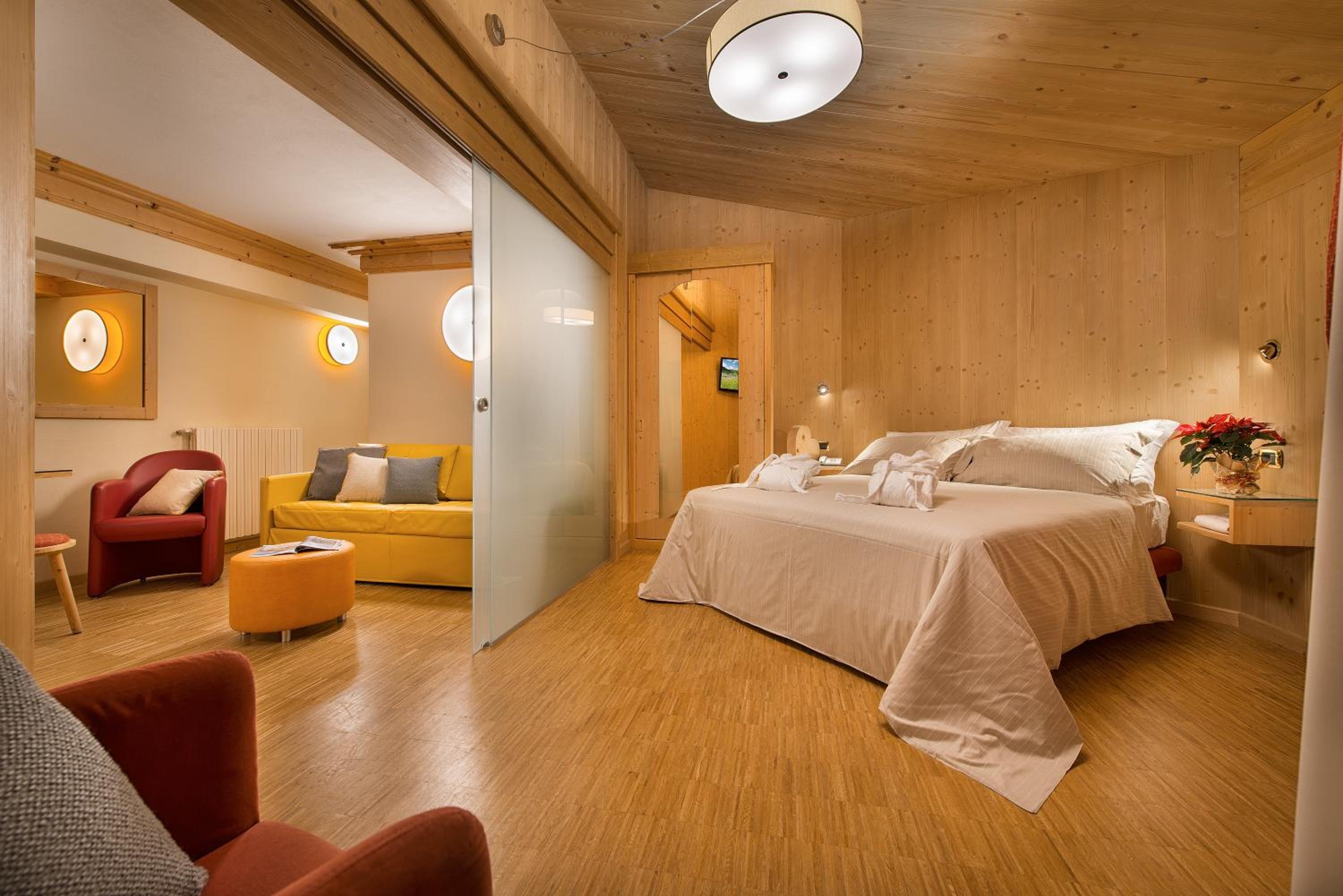 Family Suite (2 Adults + 2 Children) - Photo 4