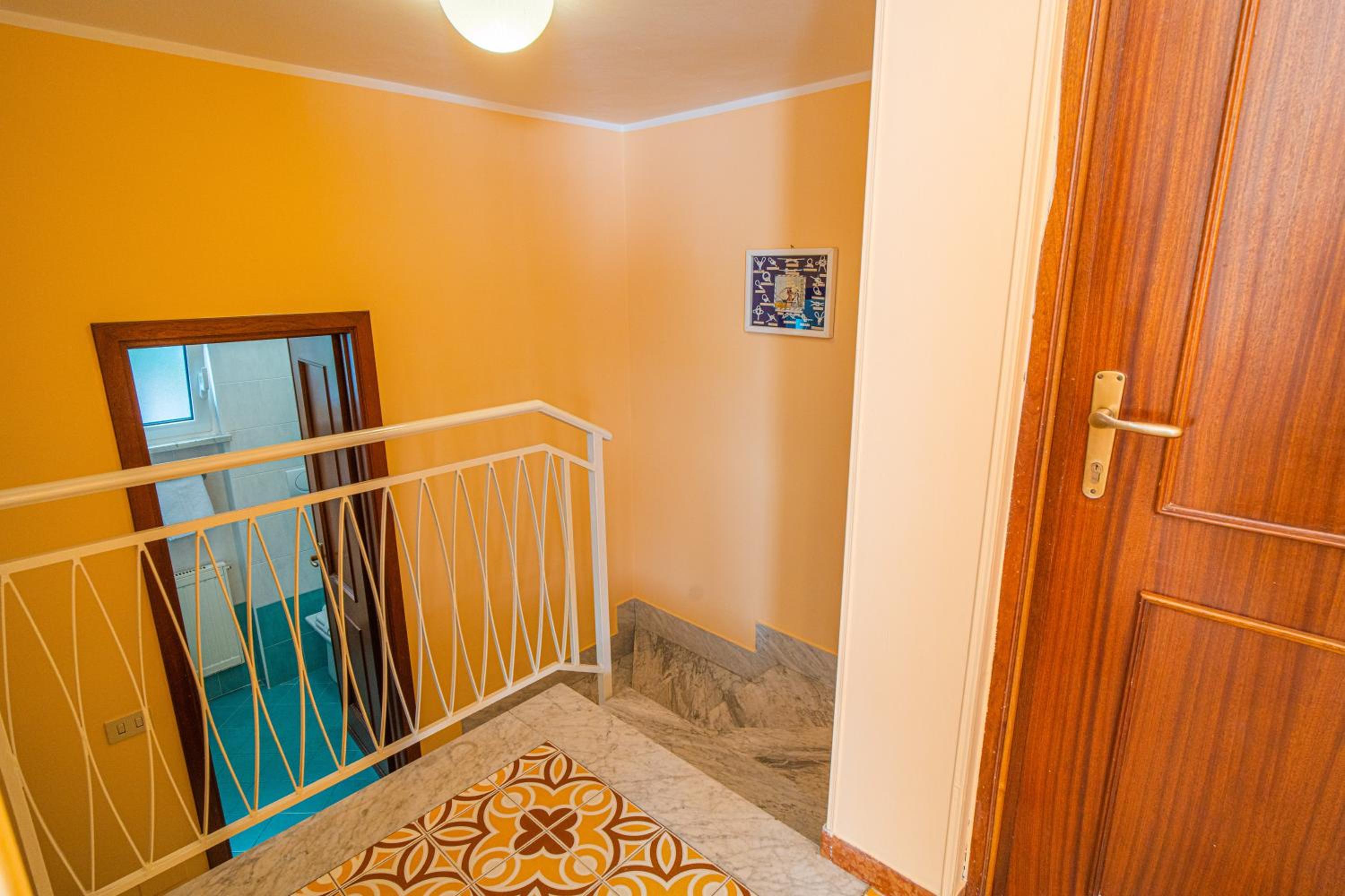 One-Bedroom Apartment photo 3