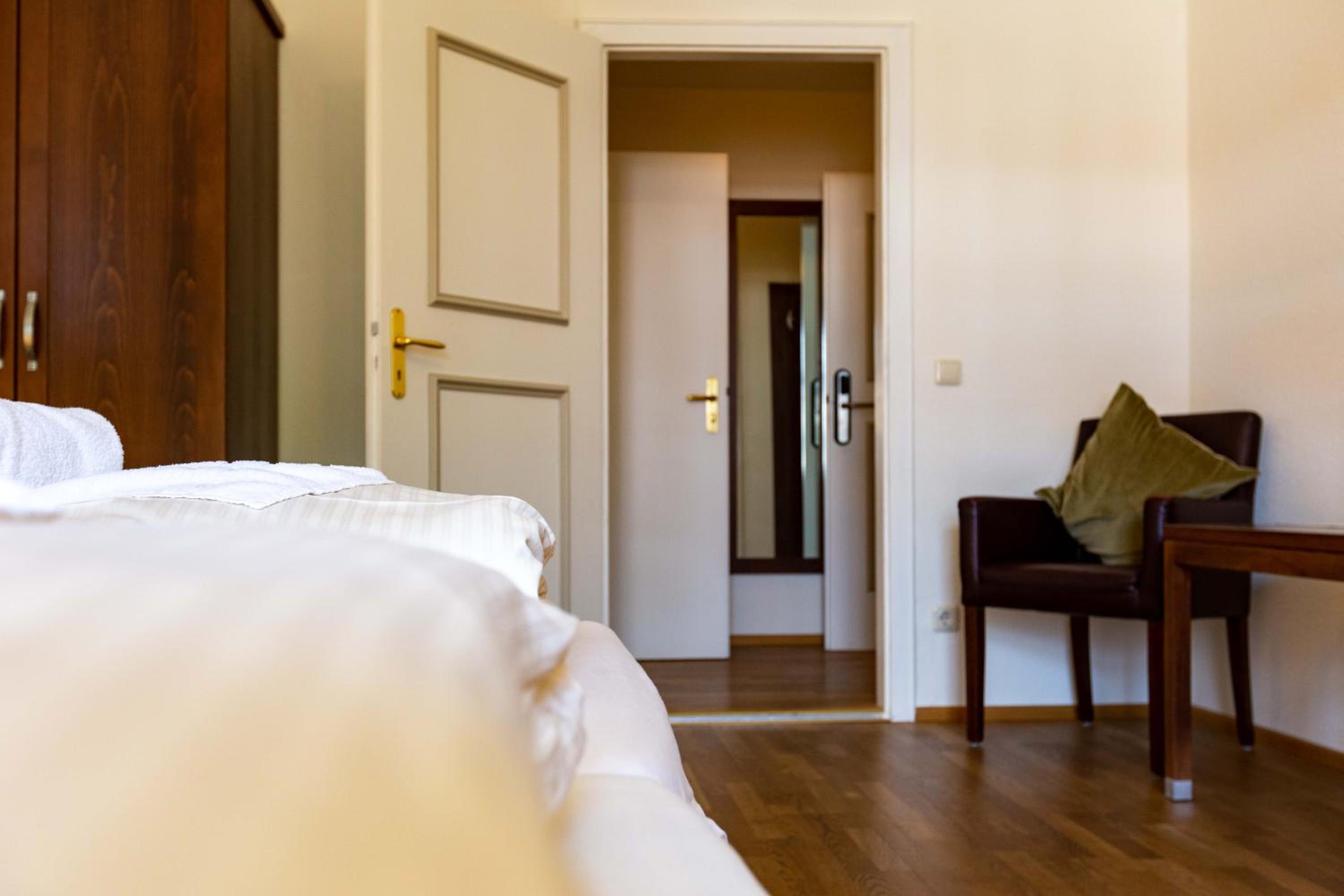 Double Room - Photo 10