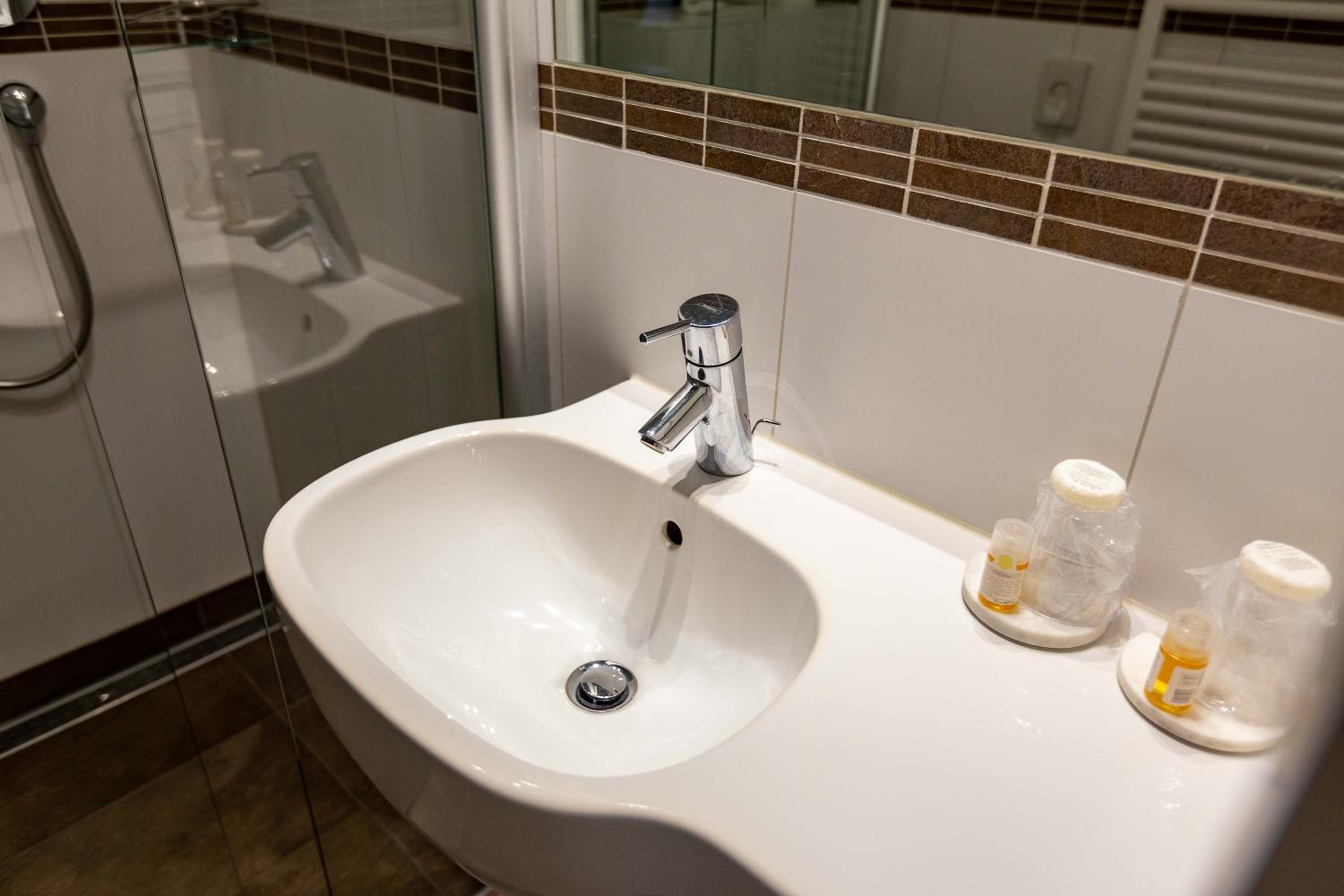 Double Room - Photo 11