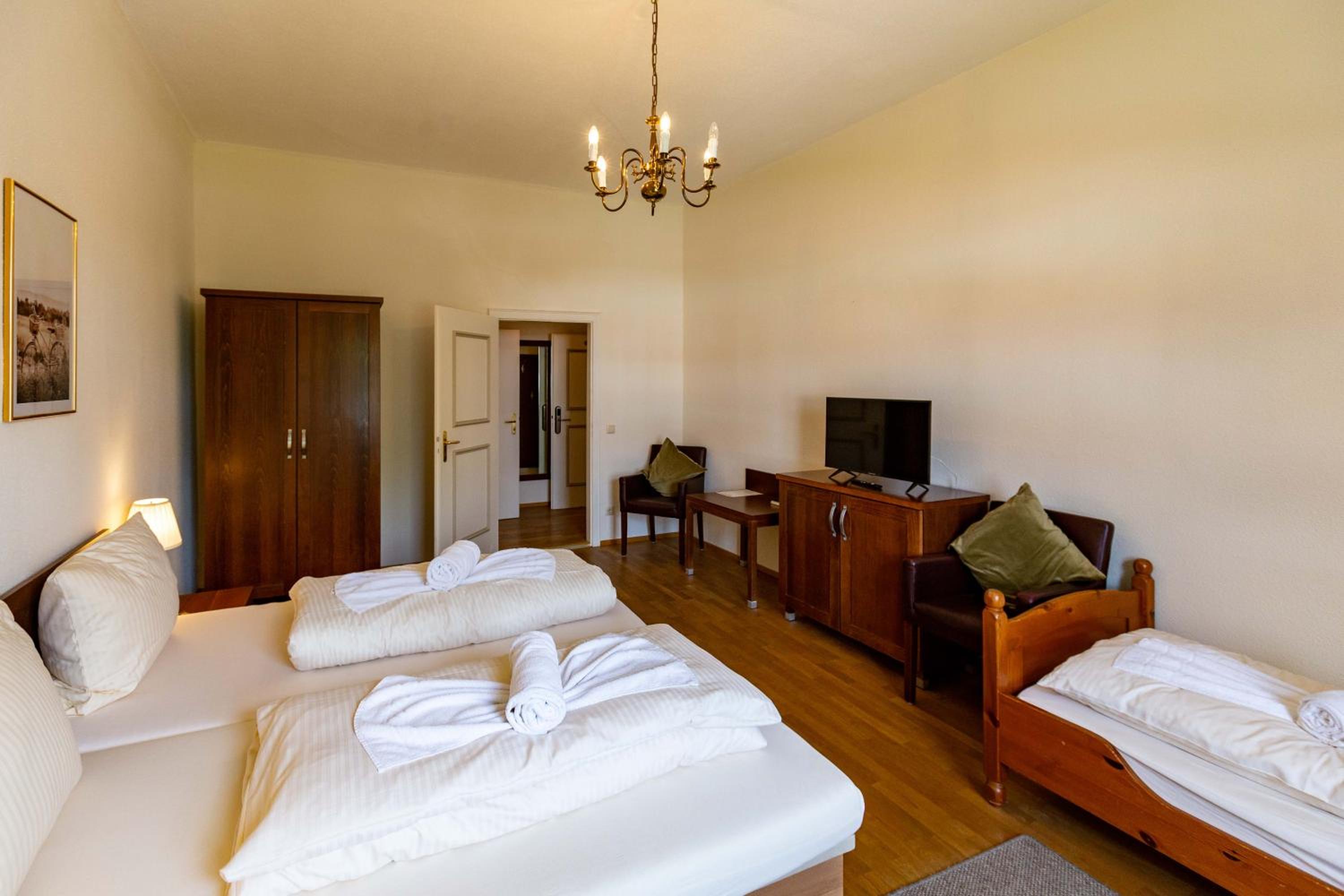 Double Room - Photo 12
