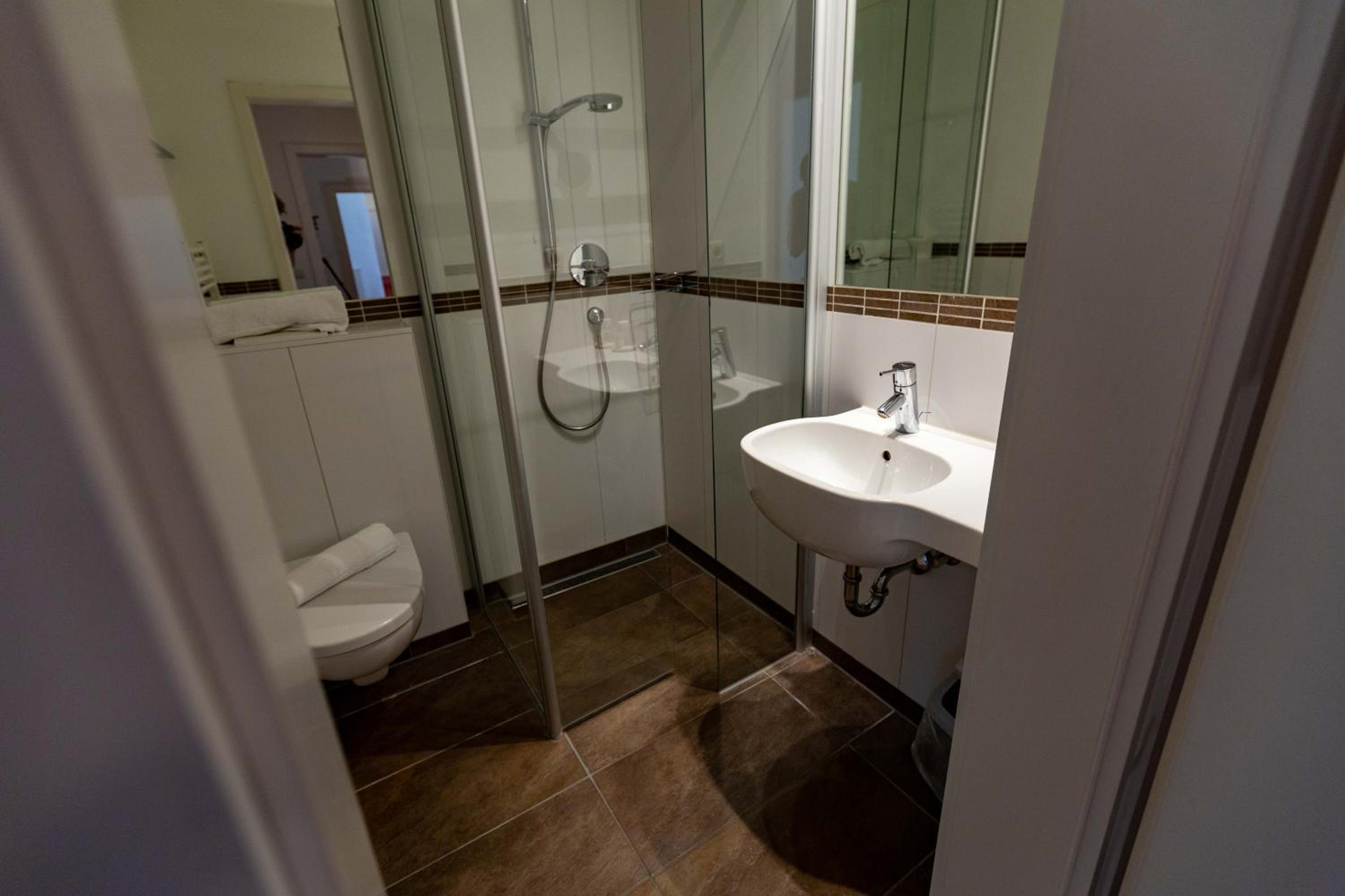 Double Room - Photo 7