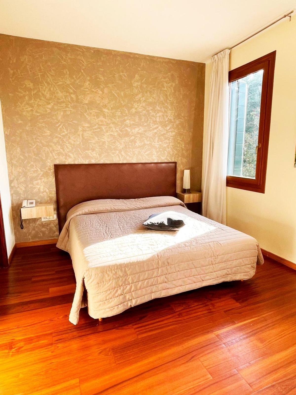 Standard Double Room - Photo 3