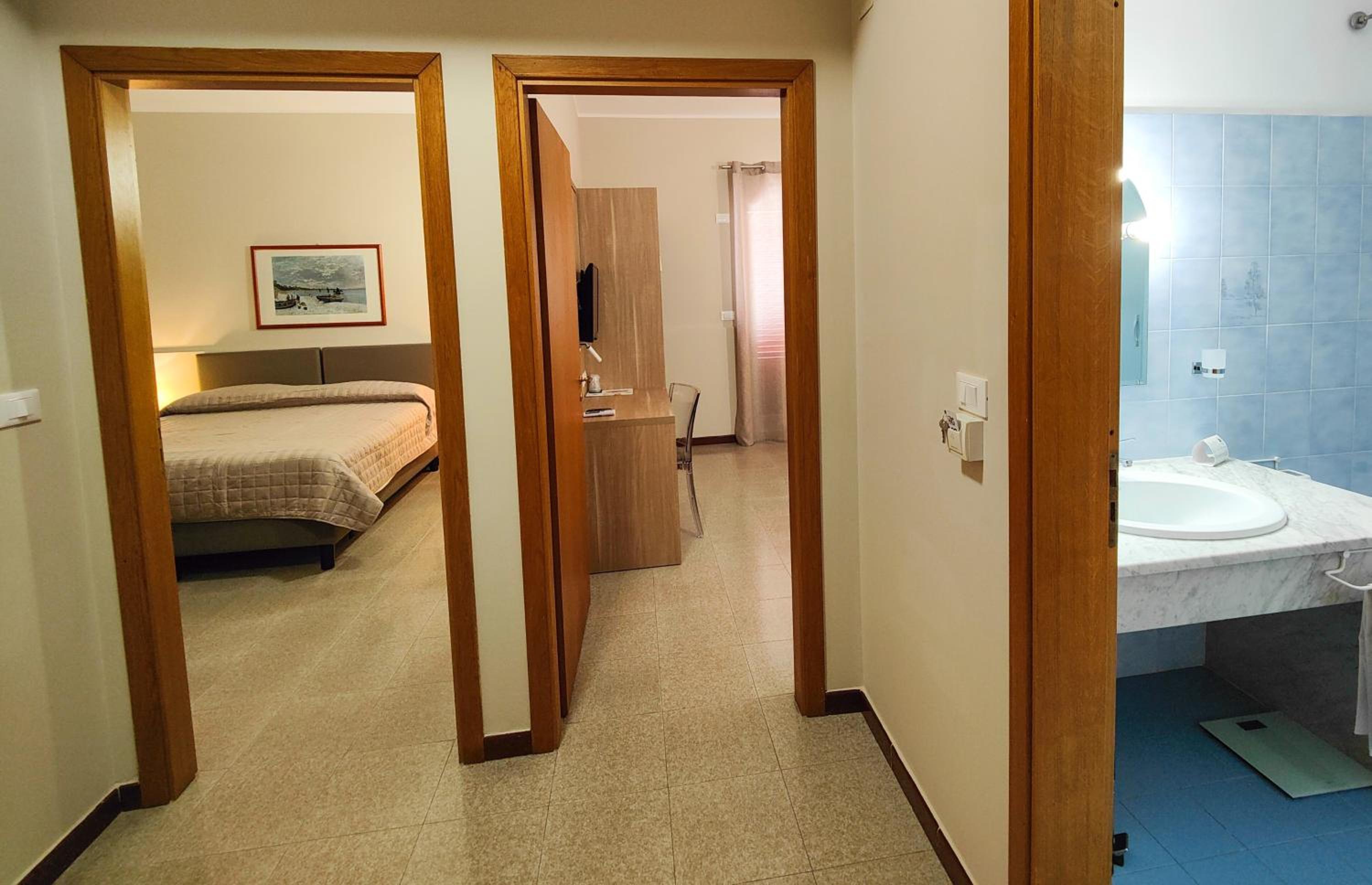 Quadruple Room - Photo 8