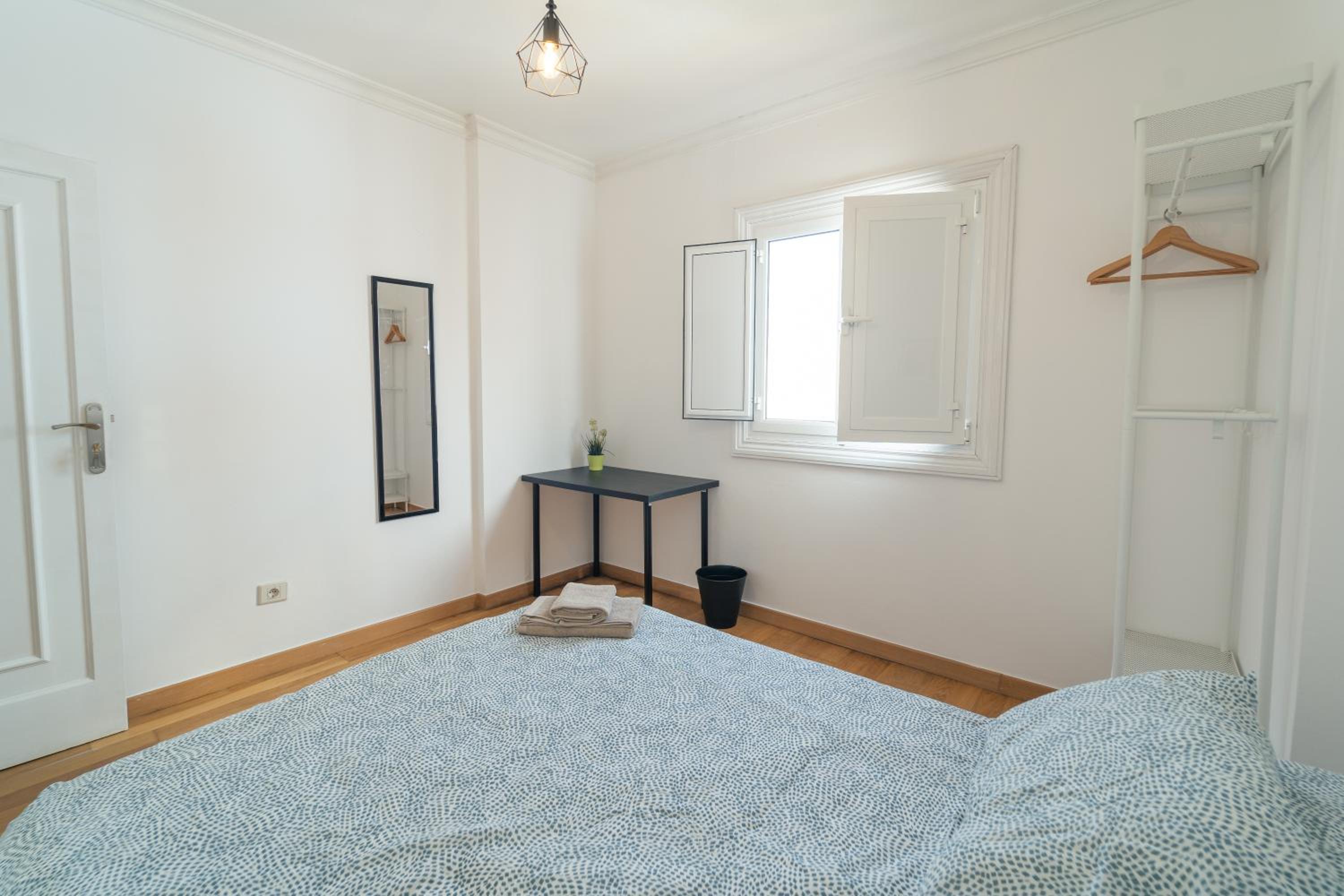 Habitación doble con baño compartido