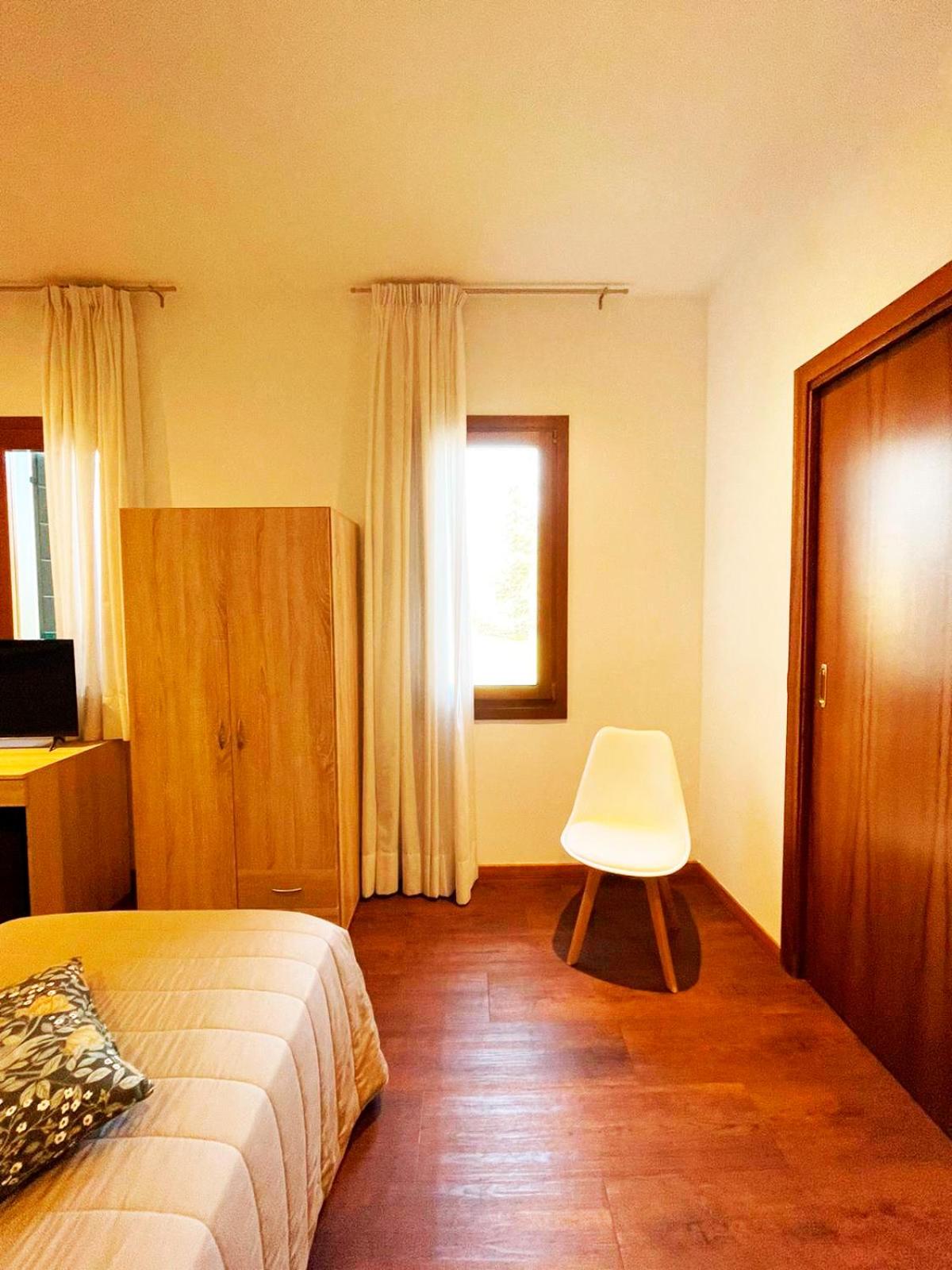Standard Double Room - Photo 4