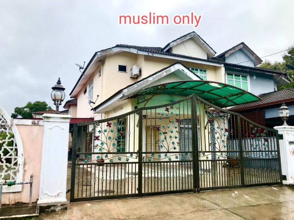 Four-Bedroom House photo 1