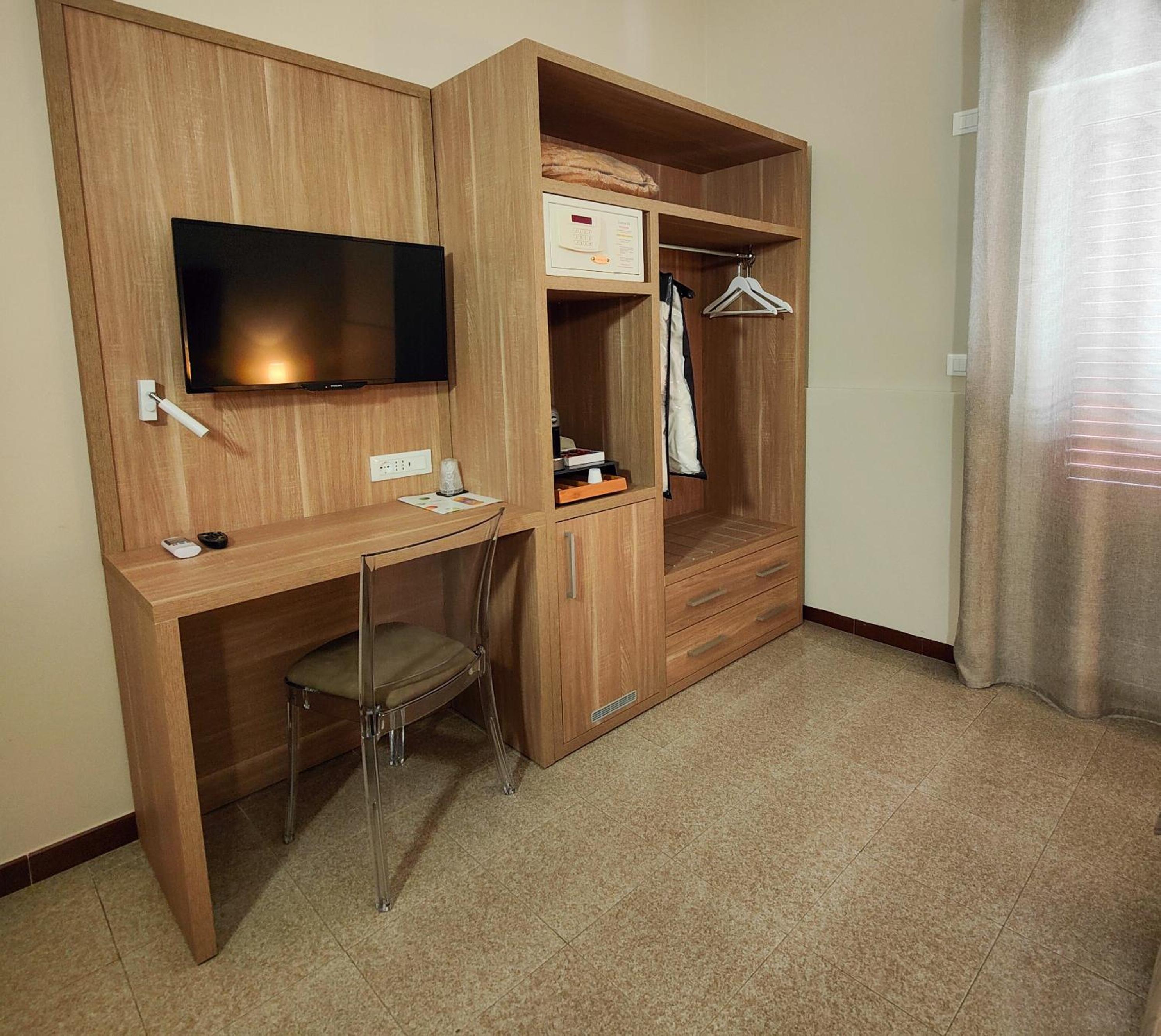 Quadruple Room - Photo 7