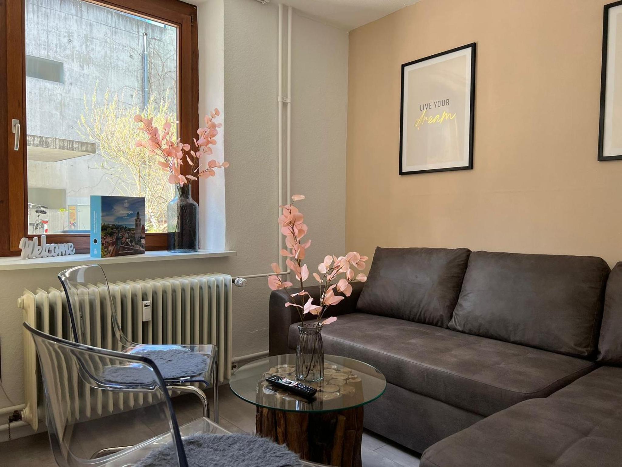 One-Bedroom Apartment photo 1