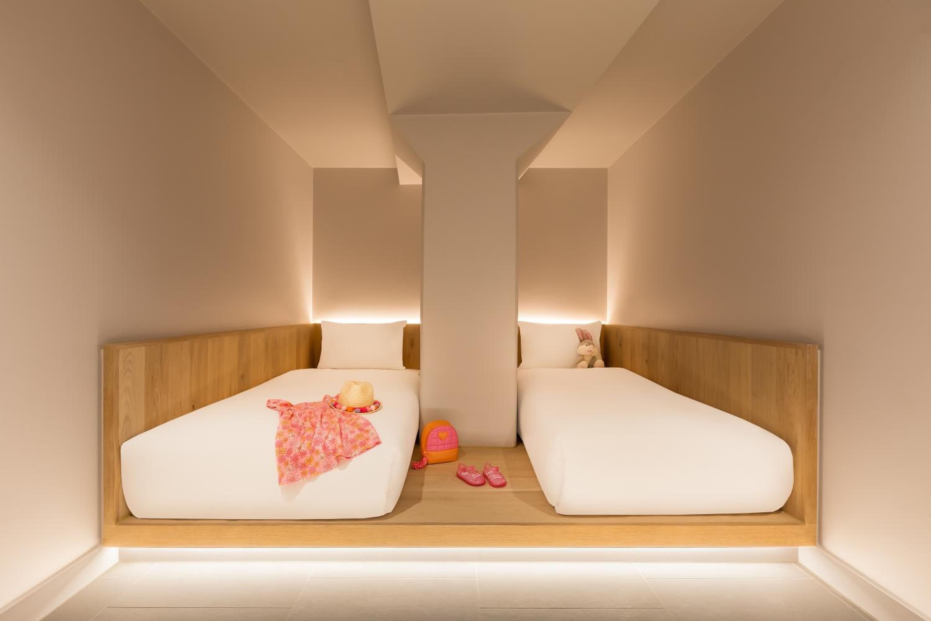 Cocoon 4  photo 3