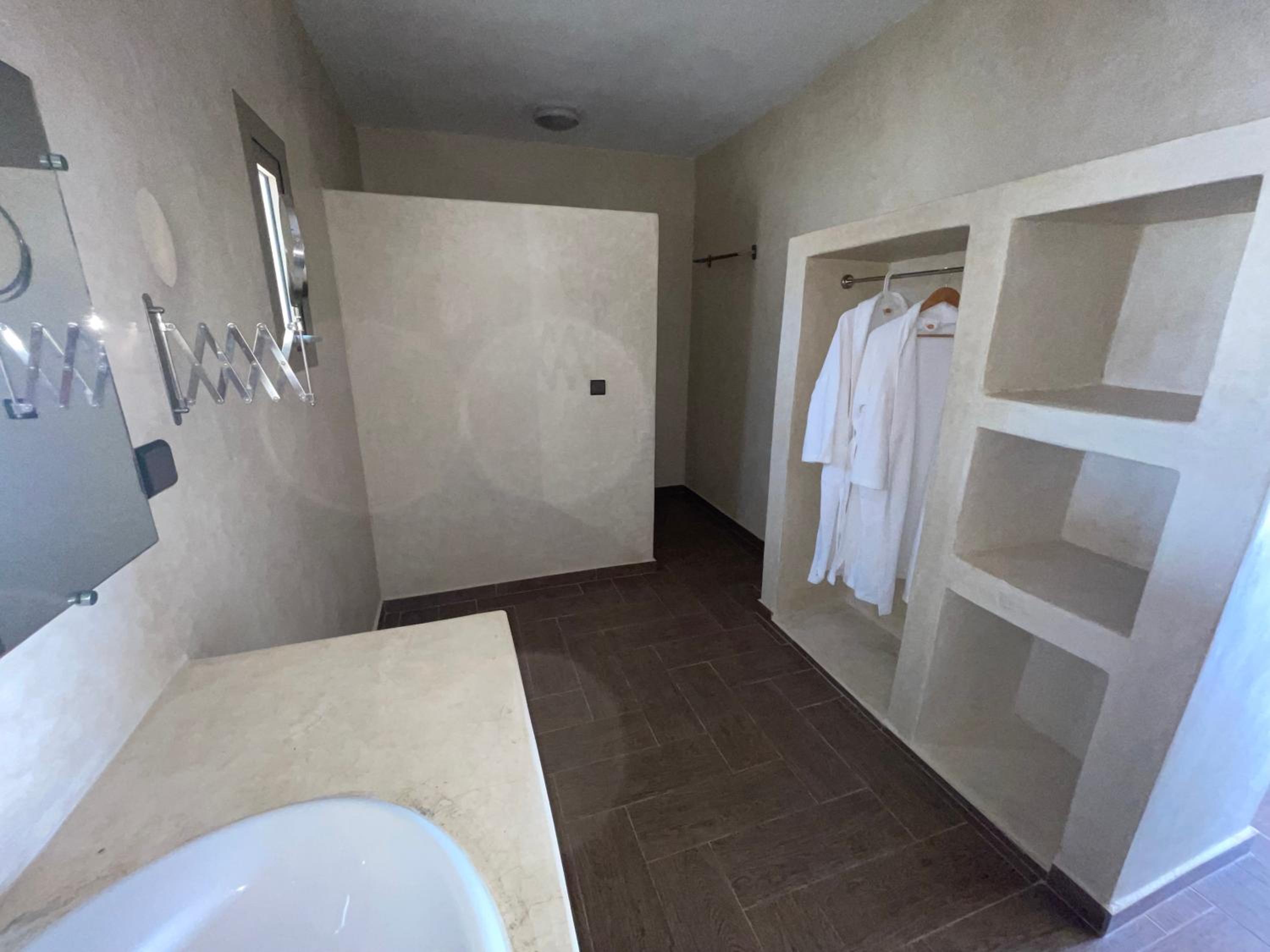 Deluxe Suite - Photo 4