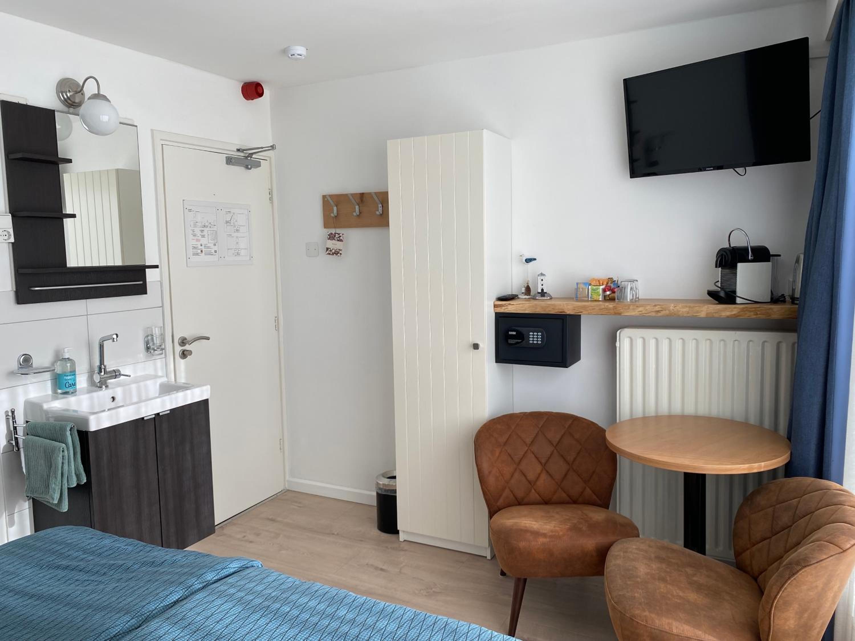 Standard Double Room with Balcony photo 3