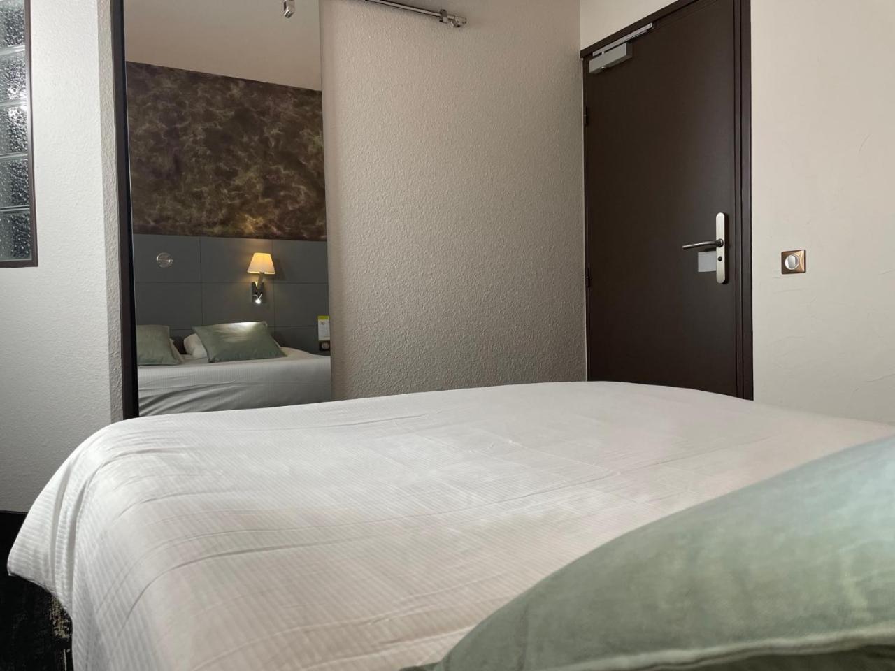 1 Double Bed - Photo 3