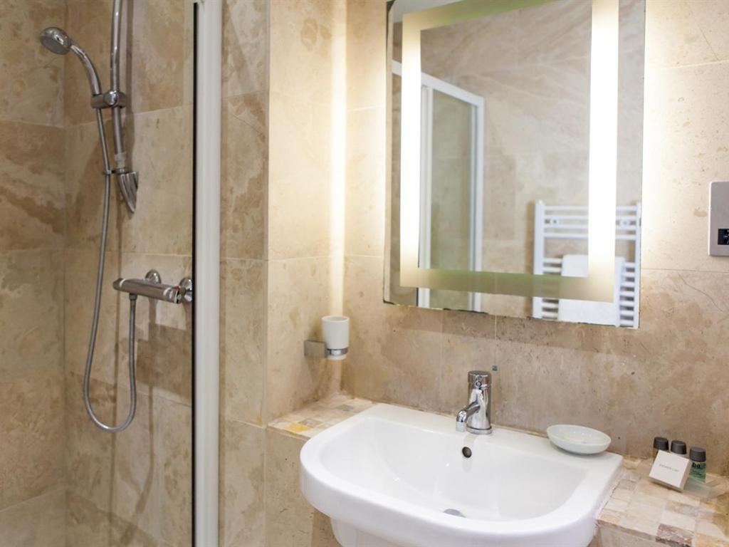 Double Room with Private Bathroom - Photo 3