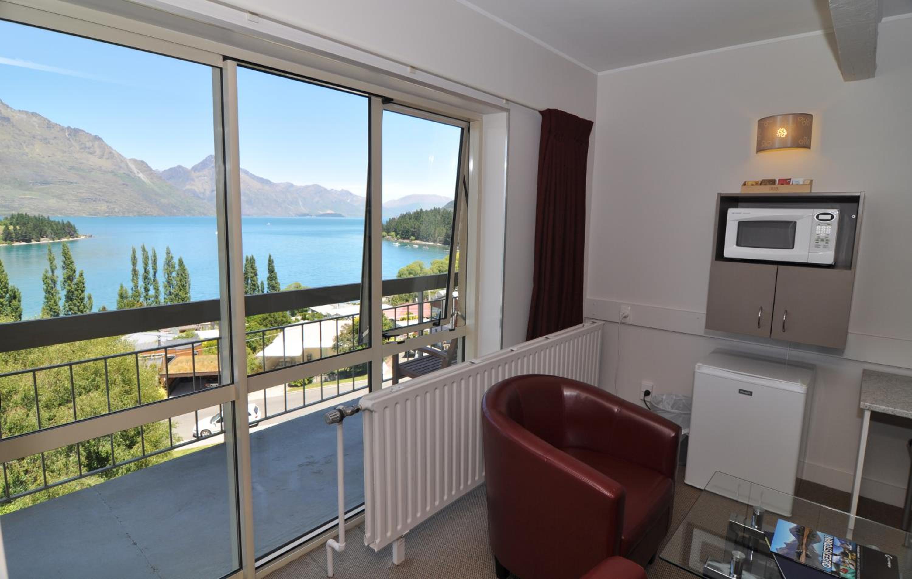 Studio with Lake View - Photo 2